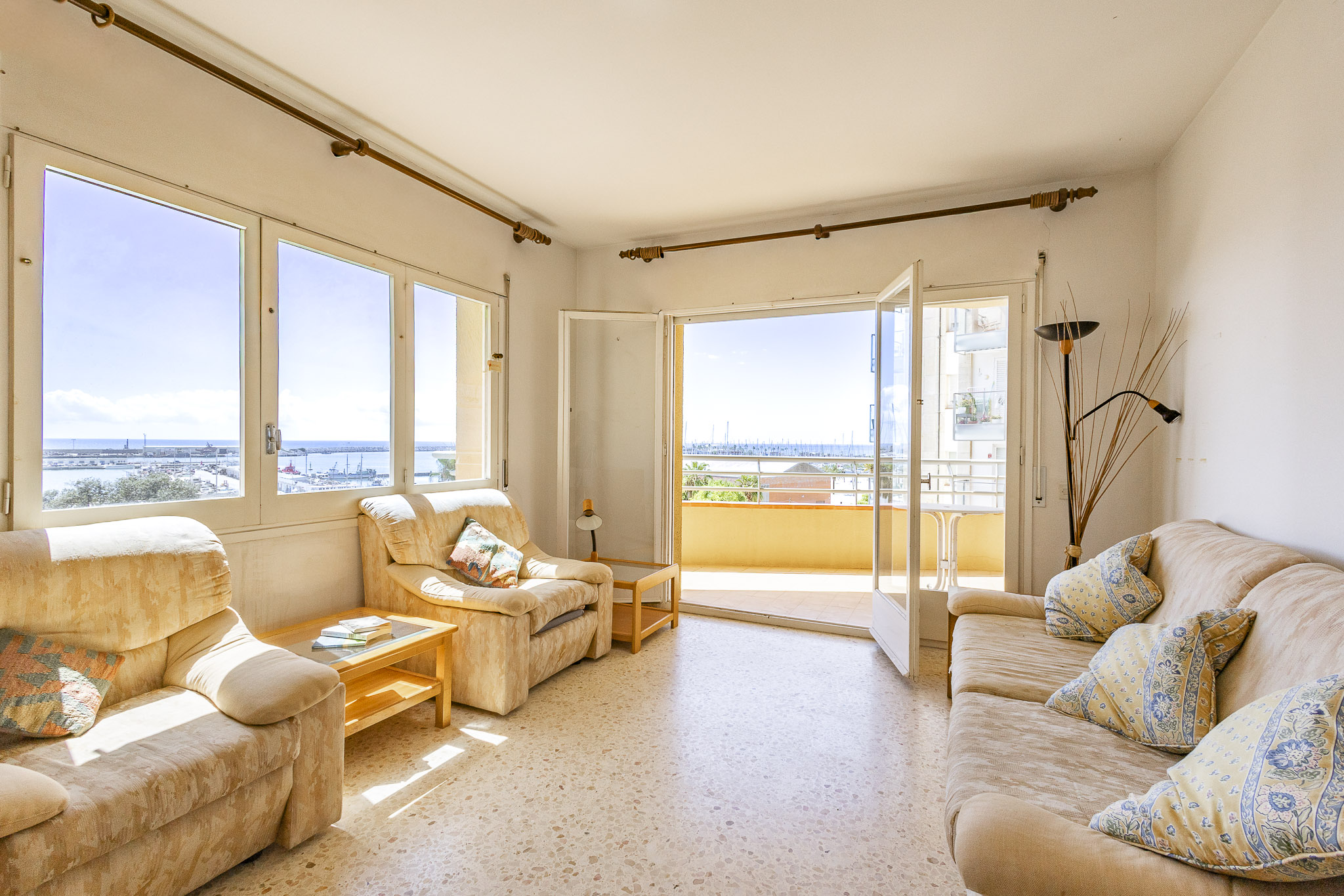 Gelegenheit: Geräumige, helle Wohnung an der Strandpromenade – Barri de Mar