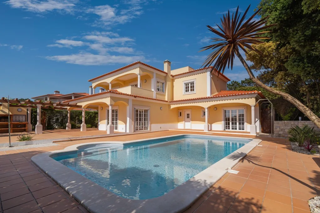 Villa Overlooking the Prestigious Praia d'EL Rey Golf Course