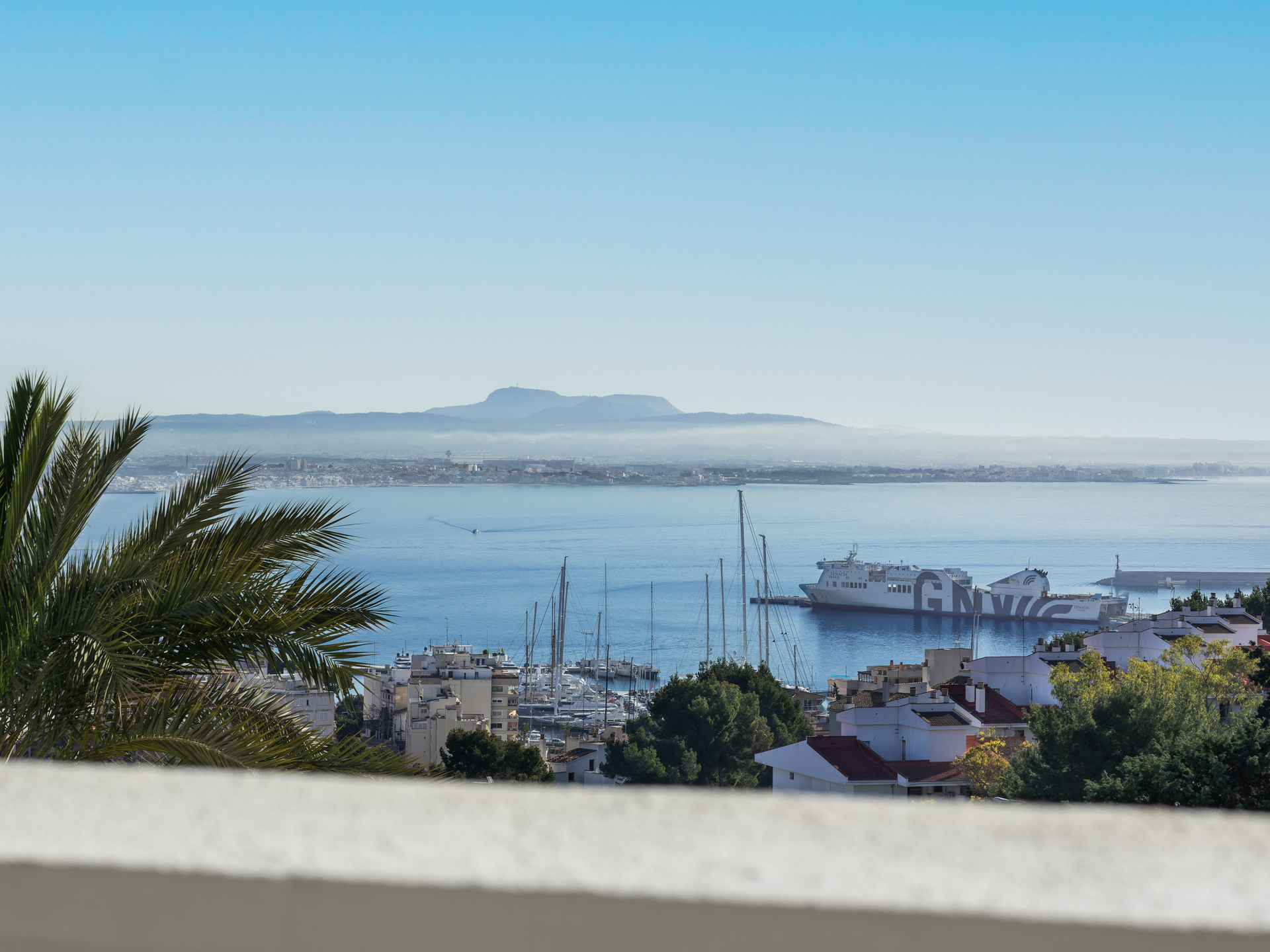 Completely refurbished apartment with amazing sea views