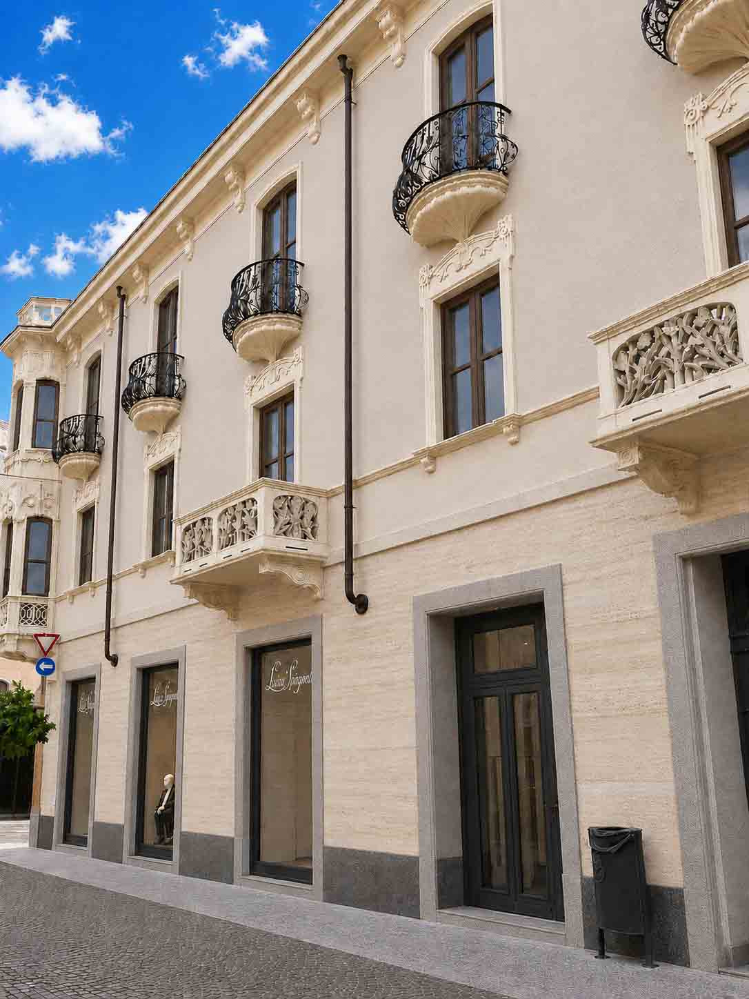 Refined four-room apartment in Alba’s most exclusive historic building