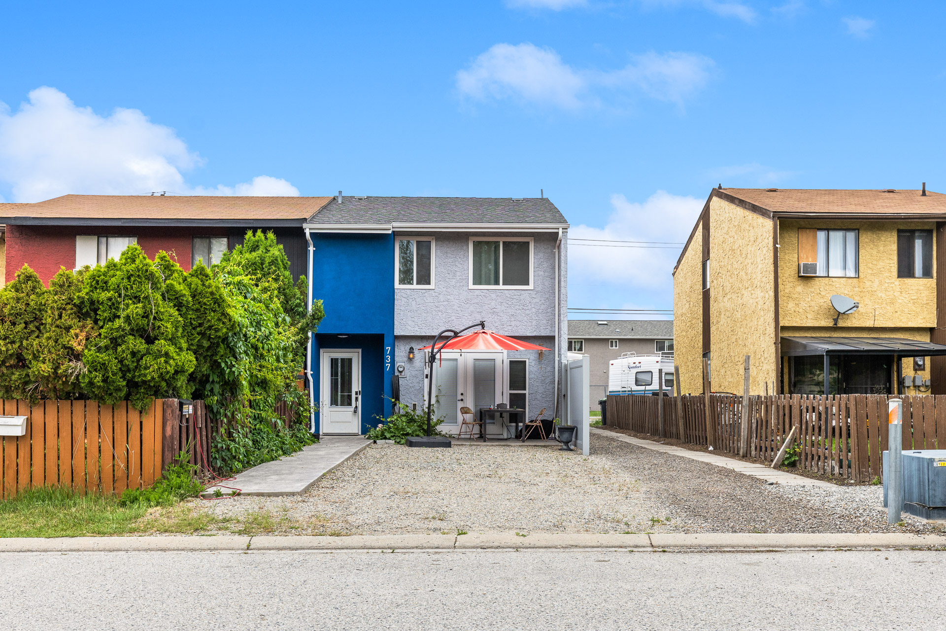 Updated townhome, featuring 3 bedrooms and 2 full bathrooms.