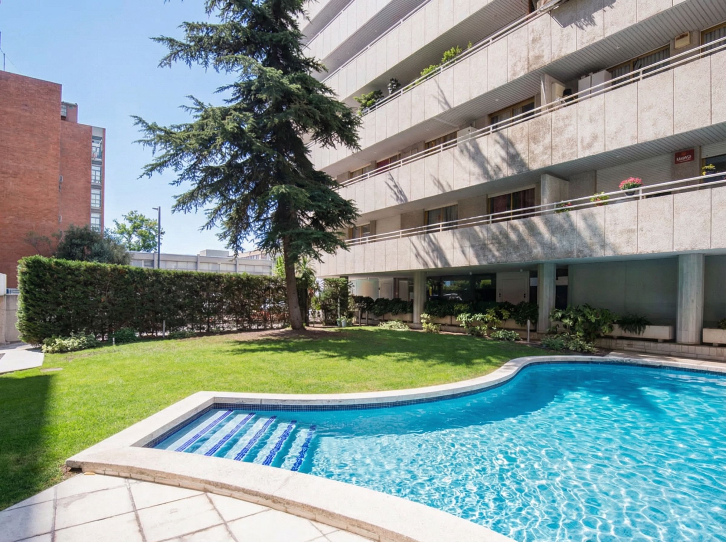 Bright high-floor apartment with panoramic views in Pedralbes