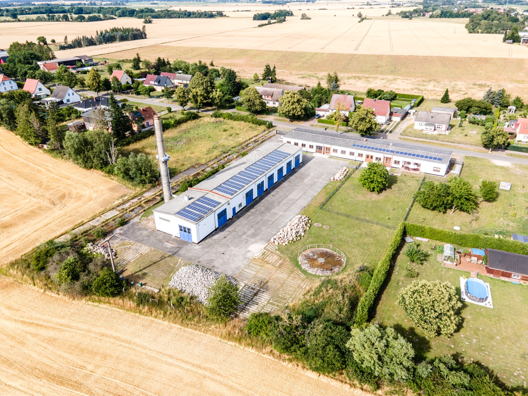 Produktions- und Lagerhalle mit Bürogebäude in hervorragender Lage an der B 194