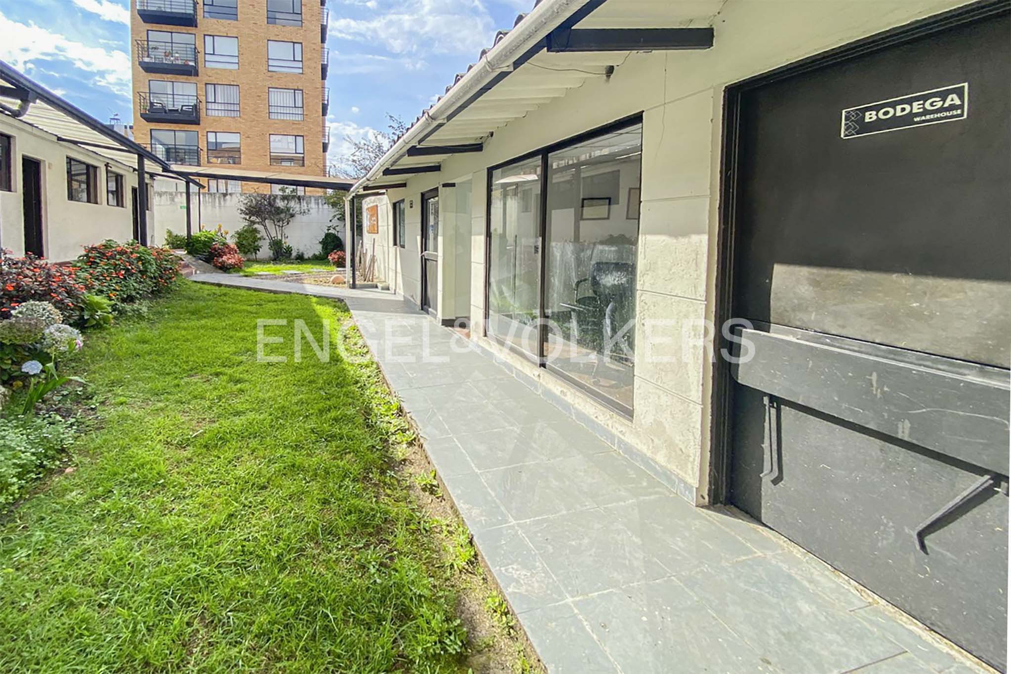 Arriendo Espacio Corporativo 588 m² Jardín Interior Excelente Ambiente Laboral