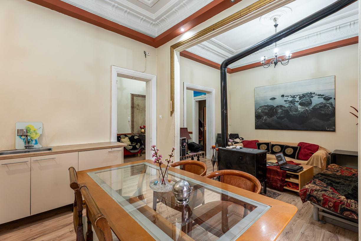 Historic building of 260 sq.m. in the centre of Athens