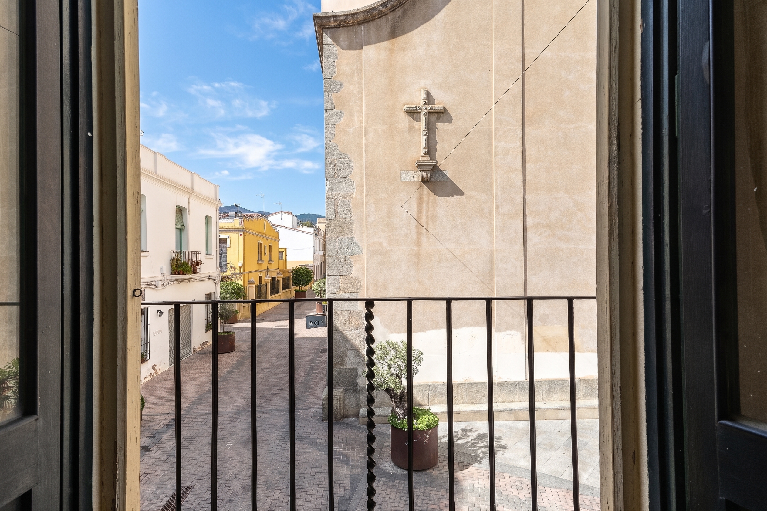 SPECTACULAR VILLAGE HOUSE TO RENOVATE IN THE BEST LOCATION IN PREMIÀ DE MAR [AI-modified]
