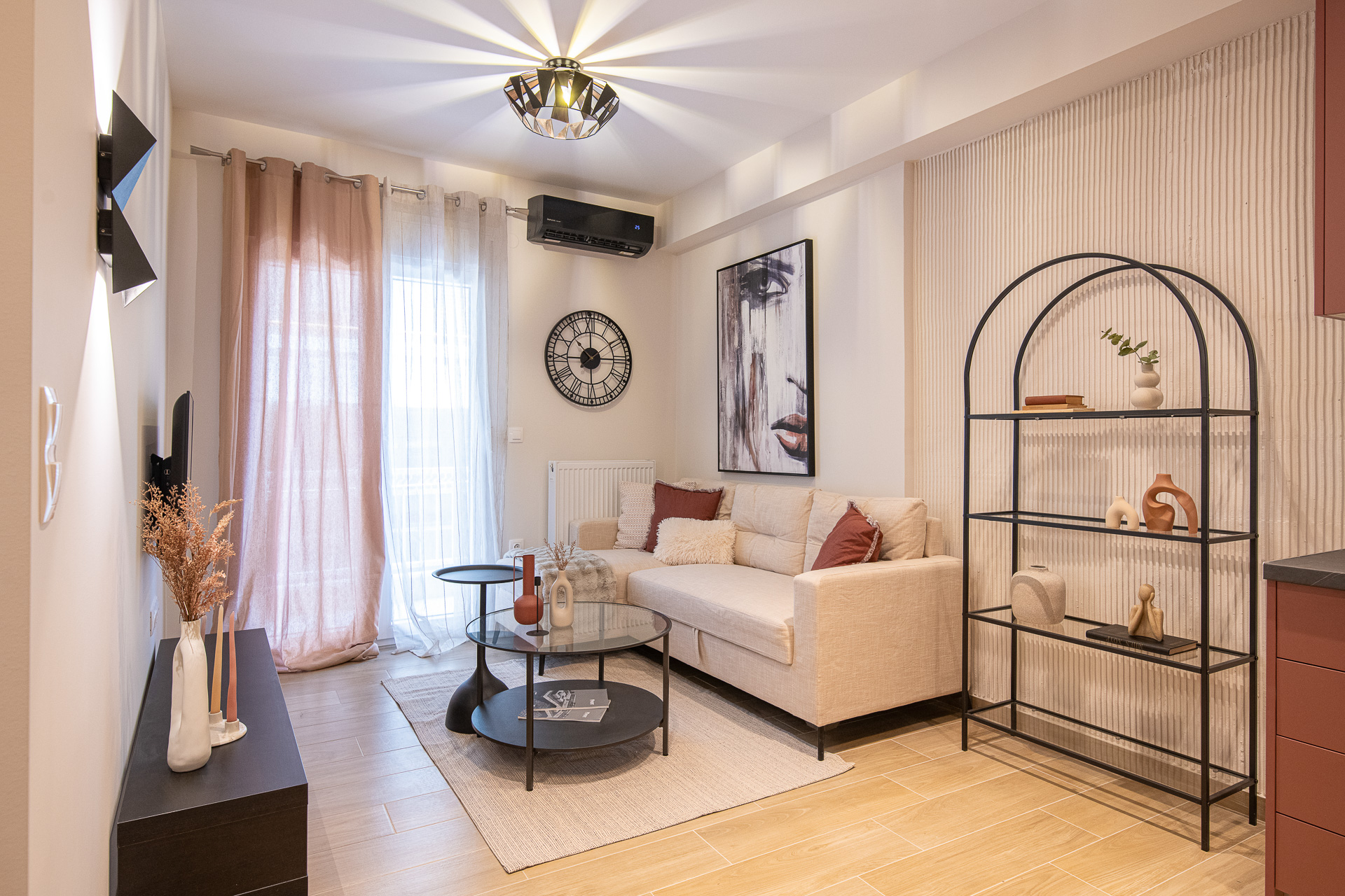 Fully renovated 2-bedroom apartment in the city center