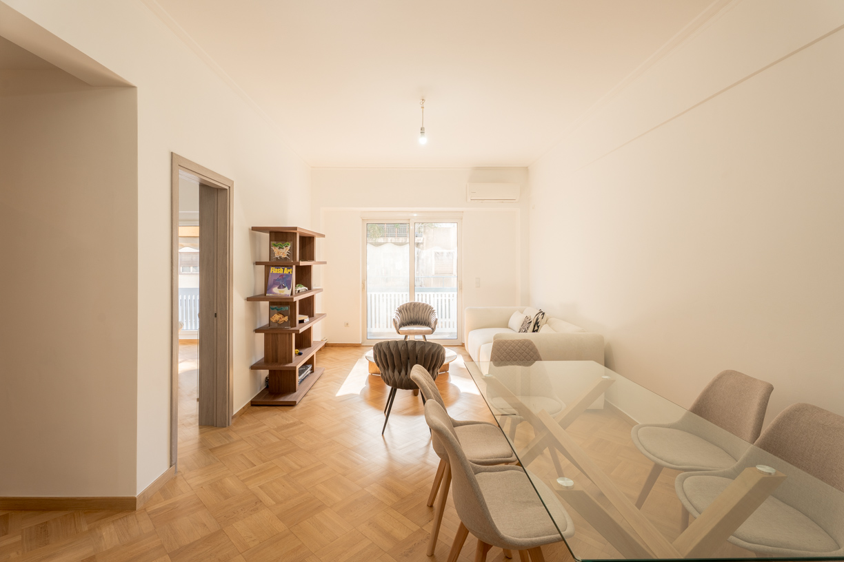 Renovated and furnished apartment next to the National Archaeological Museum