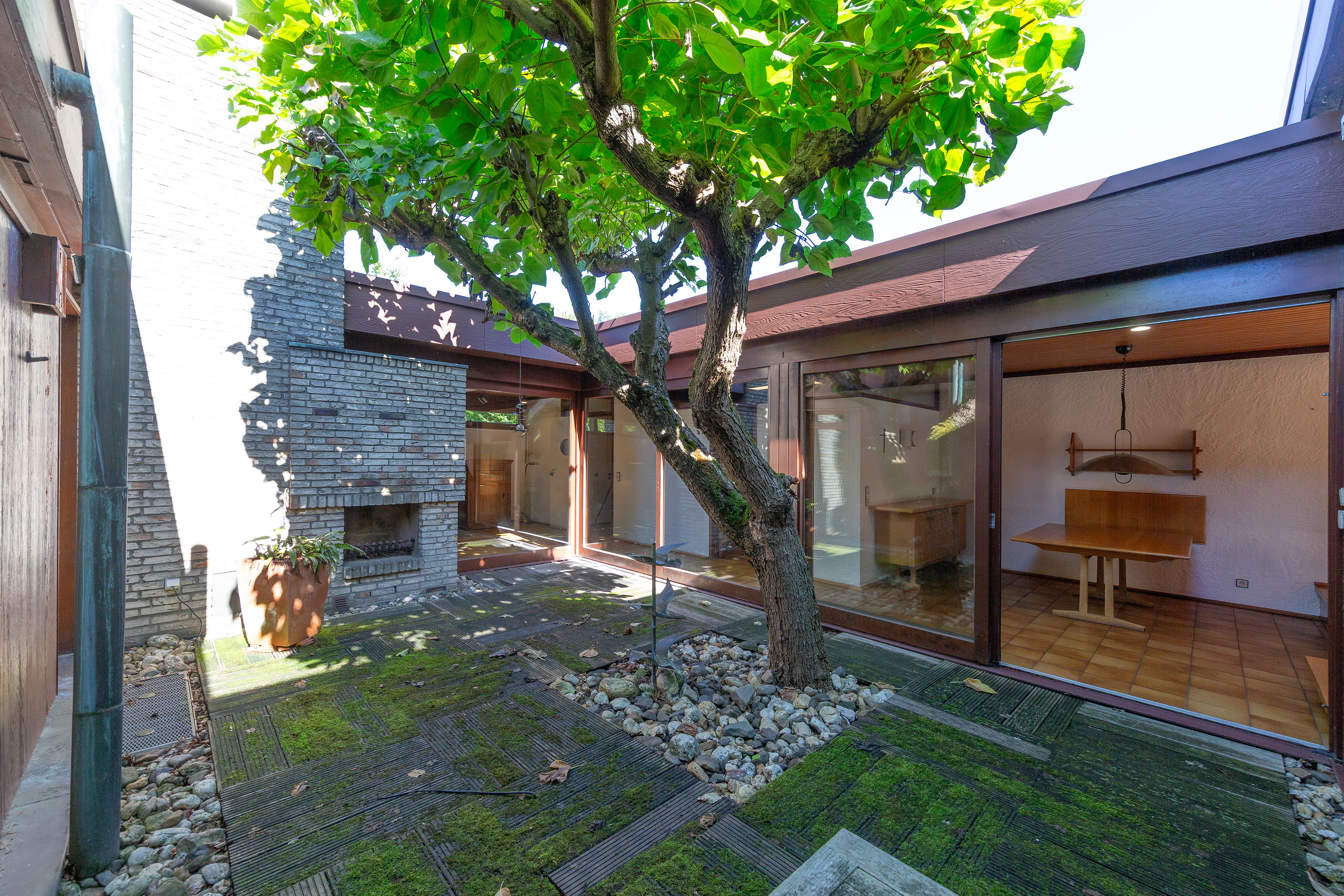 Schwafheim: Architekten-Bungalow mit Atrium in bester Lage