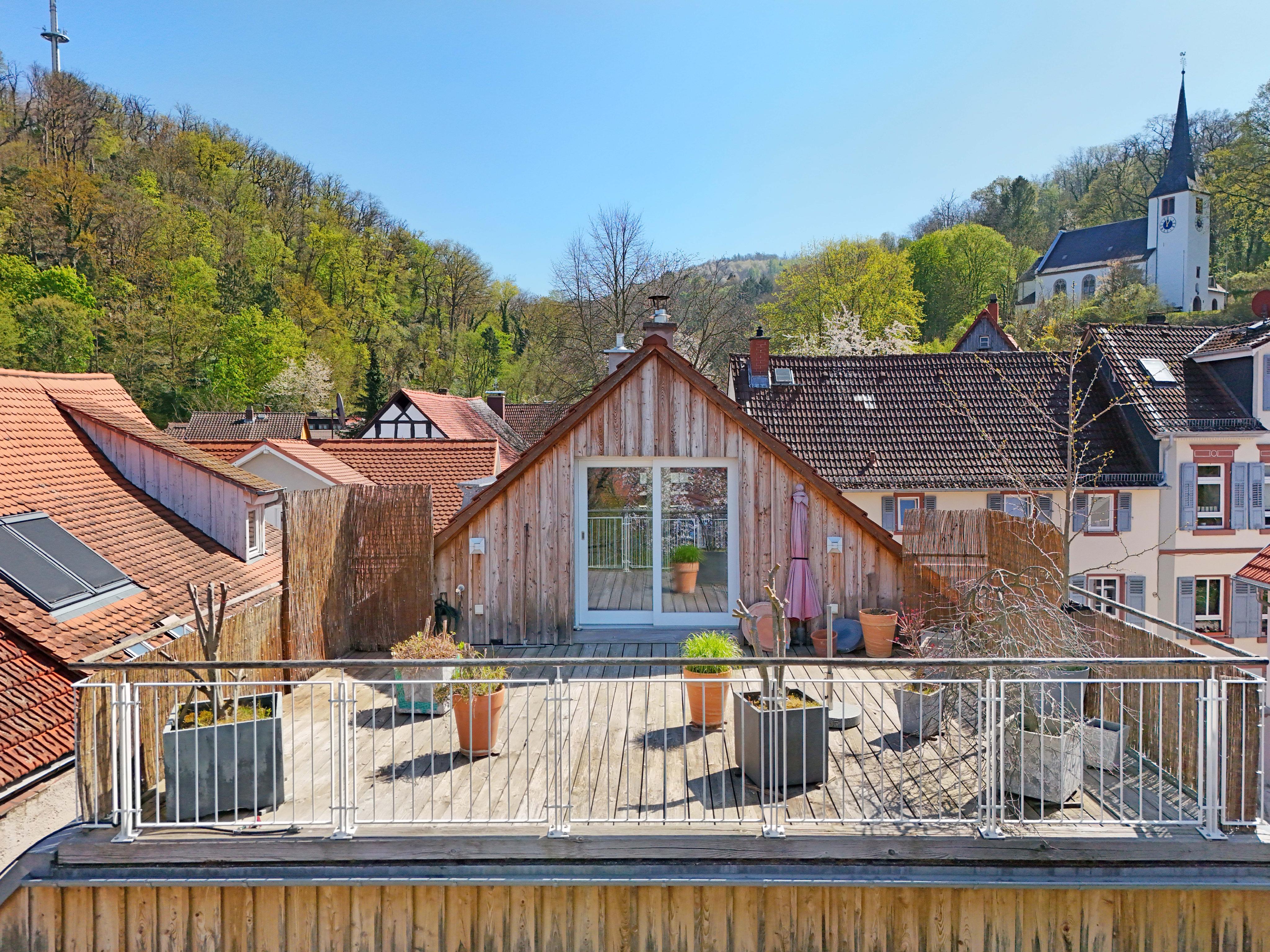 Großzügiges Wohnen in exklusivem Ambiente mit traumhafter Gartenidylle
