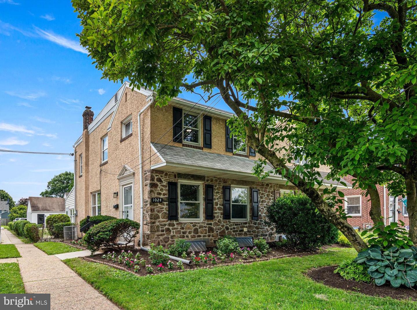 Charming newly renovated twin home
