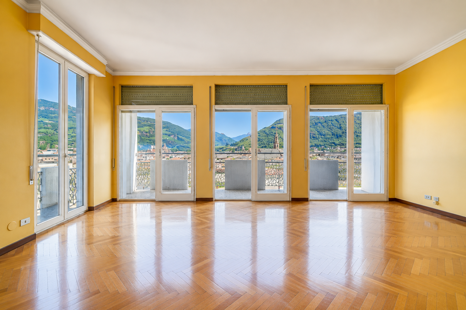 Penthouse with unique views and outstanding potential