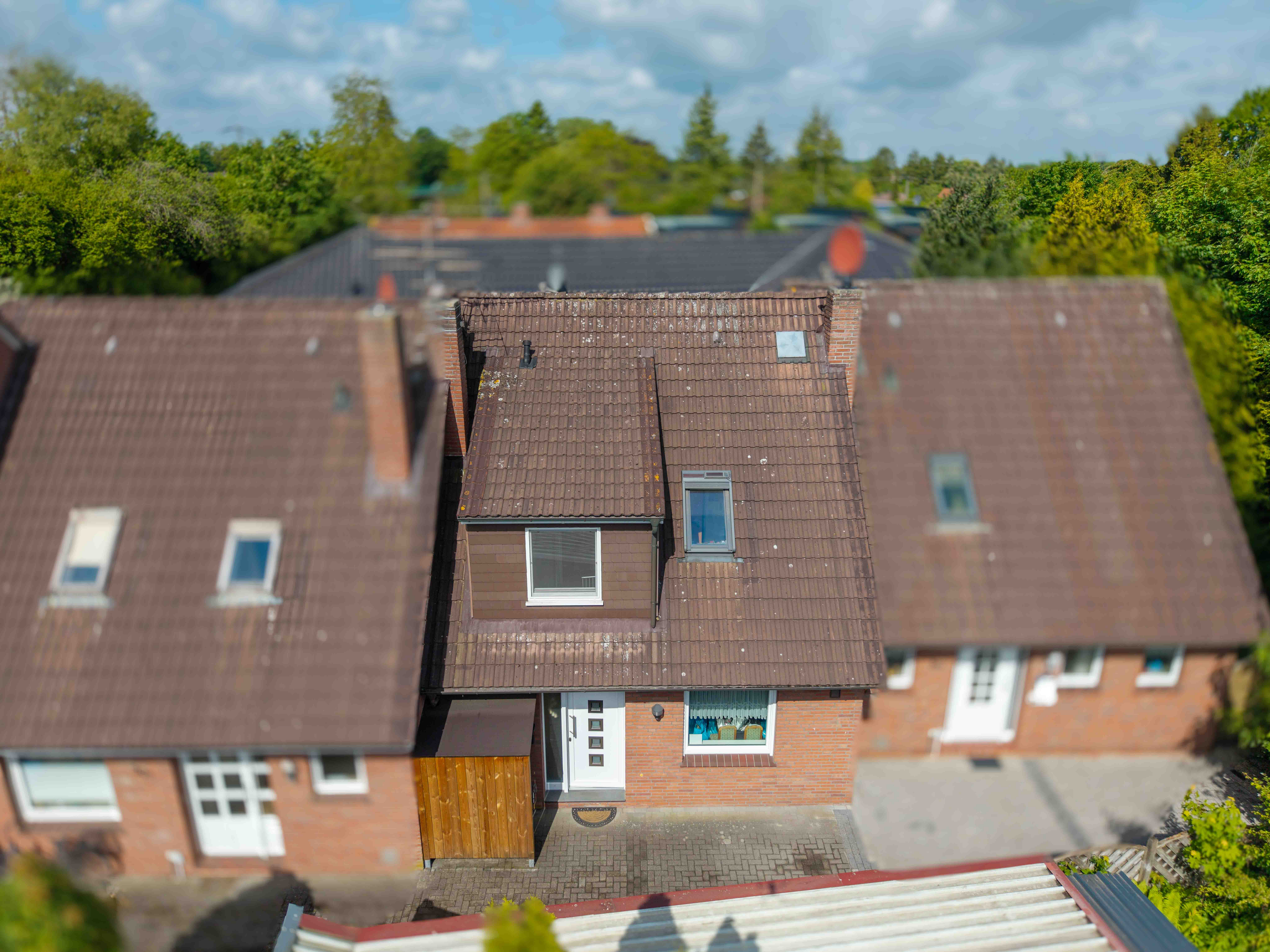 Wohnen nahe der Innenstadt: Teilsaniertes Reihenmittelhaus mit sonniger Terrasse in Südwestlage