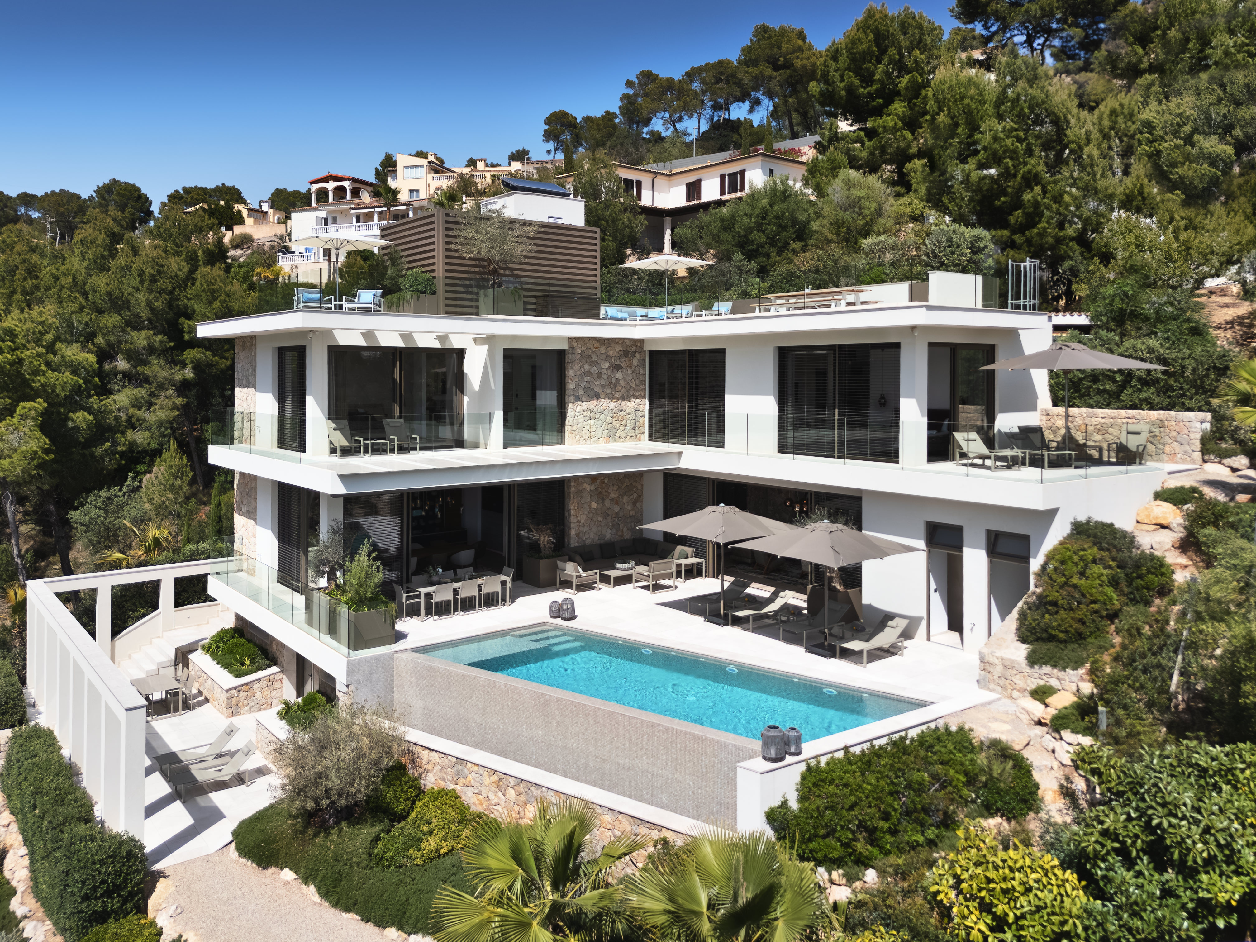 Moderne Neubauvilla mit Meerblick