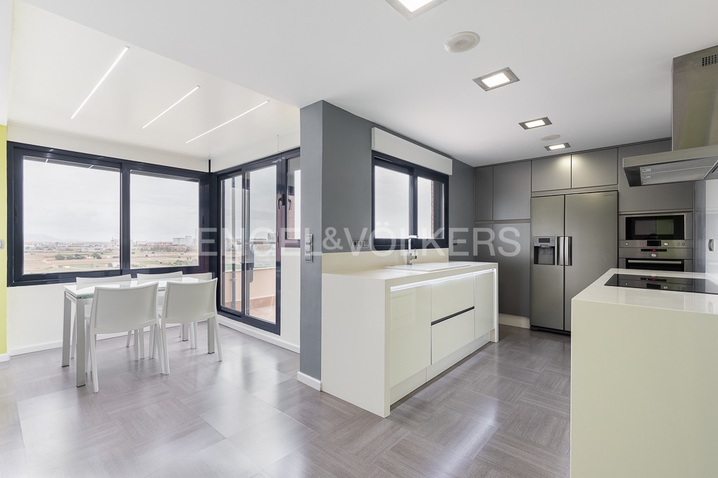 Spectacular 2 terraces penthouse in luxury residential