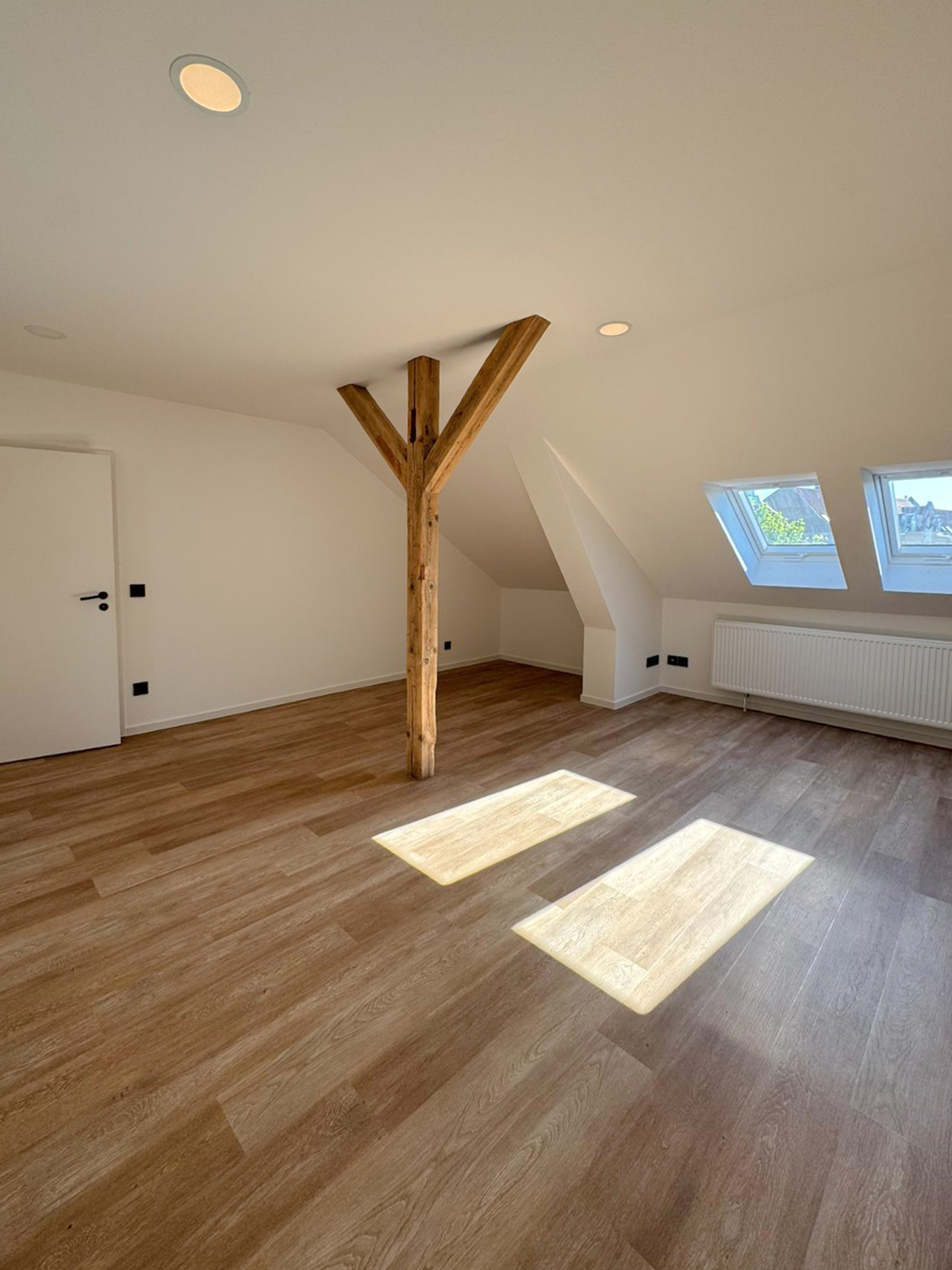 Über 6 % Bruttorendite! Neu sanierte Dachgeschosswohnung mit neuer Einbauküche im beliebten Mühlenviertel - Faktor 16,5 !