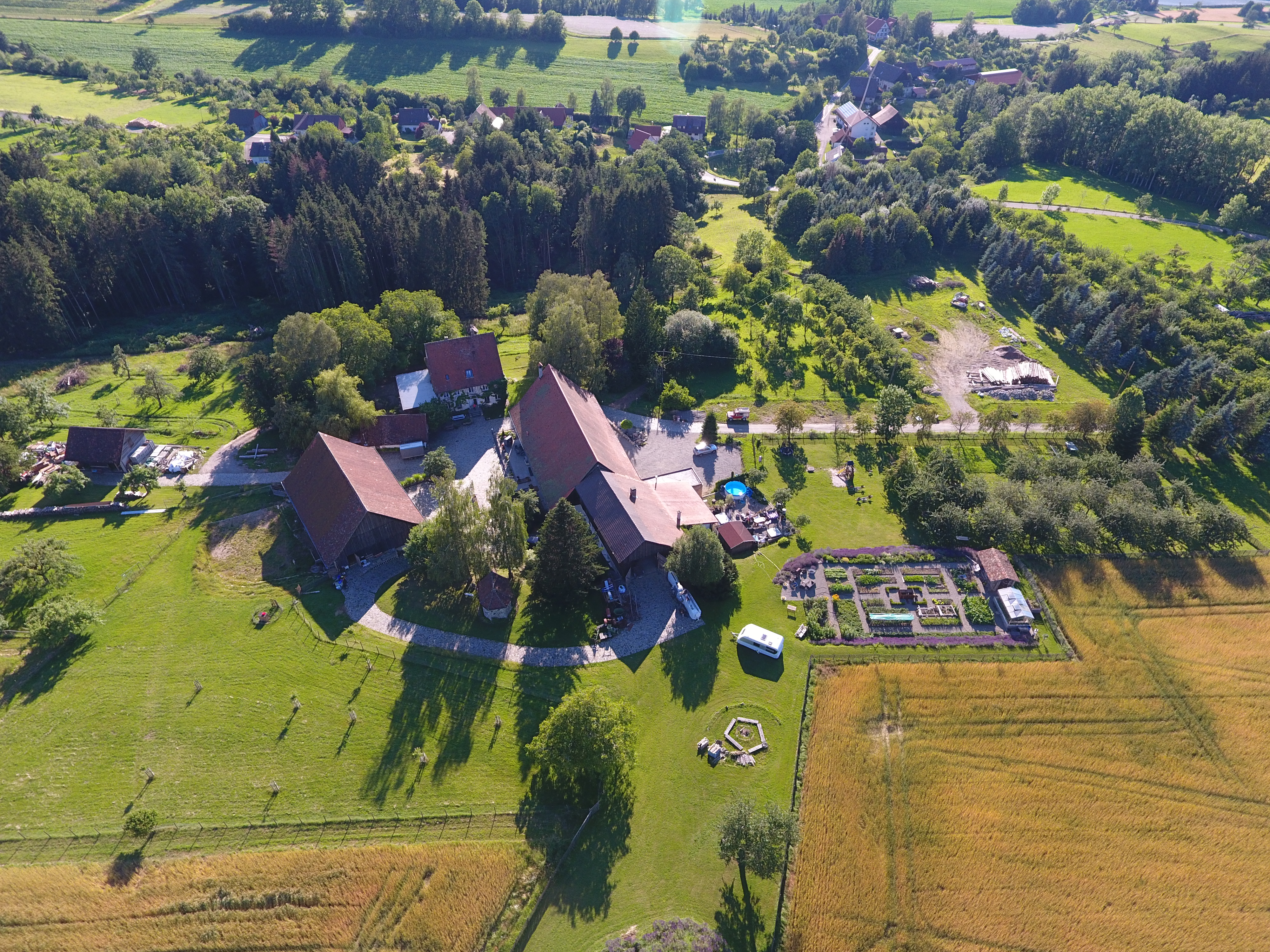 Idyllisches Hofensemble in wunderschöner Natur