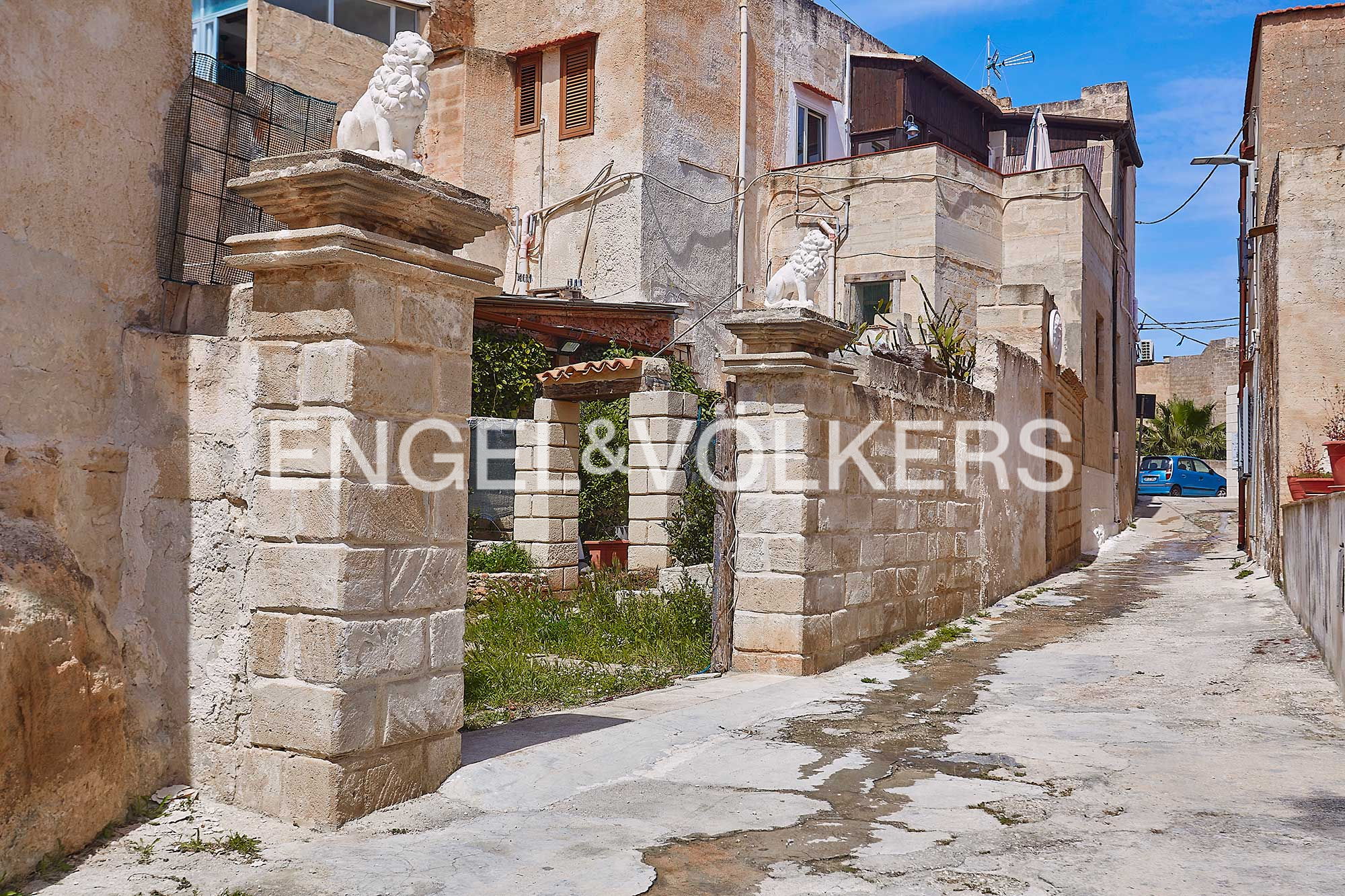 Buildable land. Project authorization for demolition and reconstruction with expansion in progress.