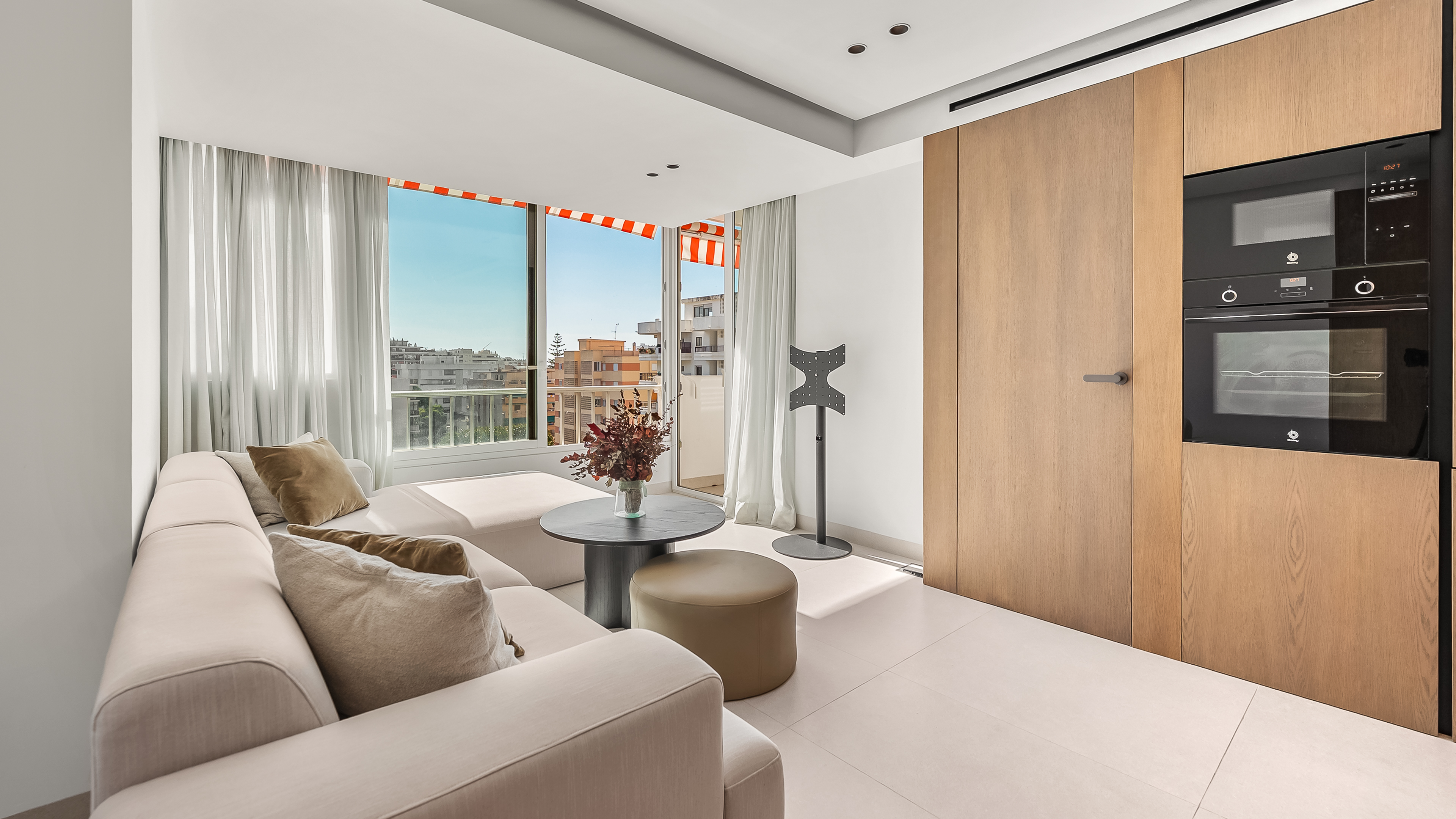 Elegant Apartment with Terrace and Pool in Marbella’s City Centre