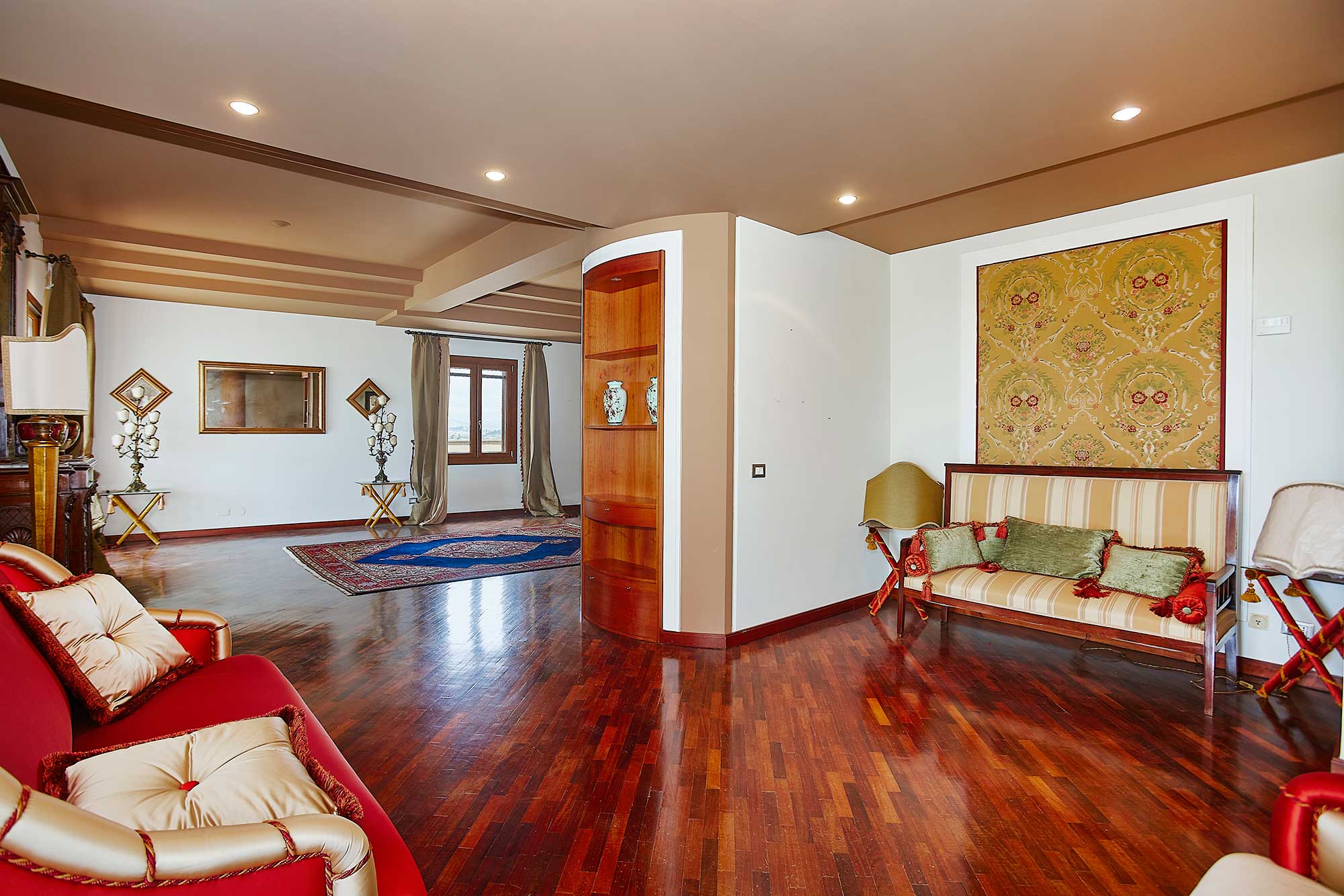 Bright penthouse with terrace and panoramic view
