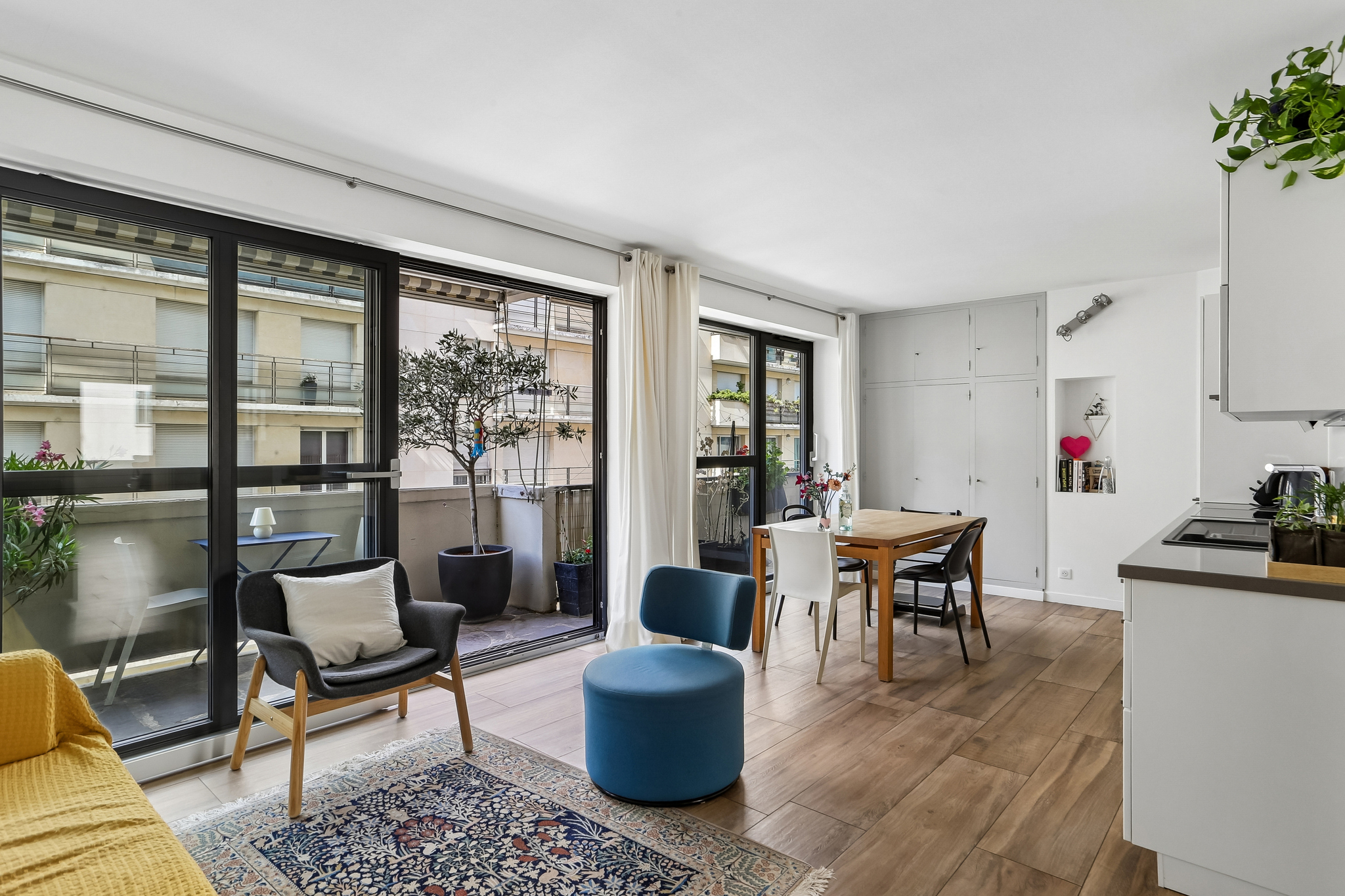 Bright apartment with outdoor space – Champ de Mars / Suffren