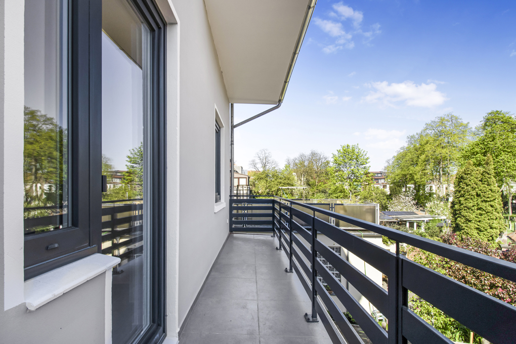 Stilvolle Altbauwohnung mit Balkon und Gartenblick – Ihr Rückzugsort im 1. Obergeschoss