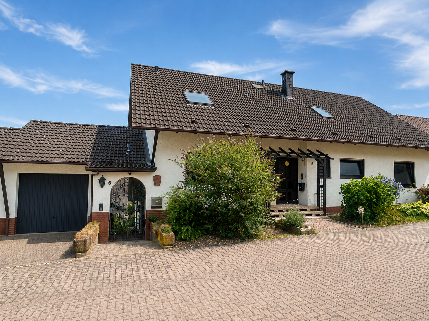 Großzügige 4-Zimmer-Erdgeschosswohnung mit Balkon, Weitblick und ausgebautem Dachgeschoss in Kirchheimbolanden