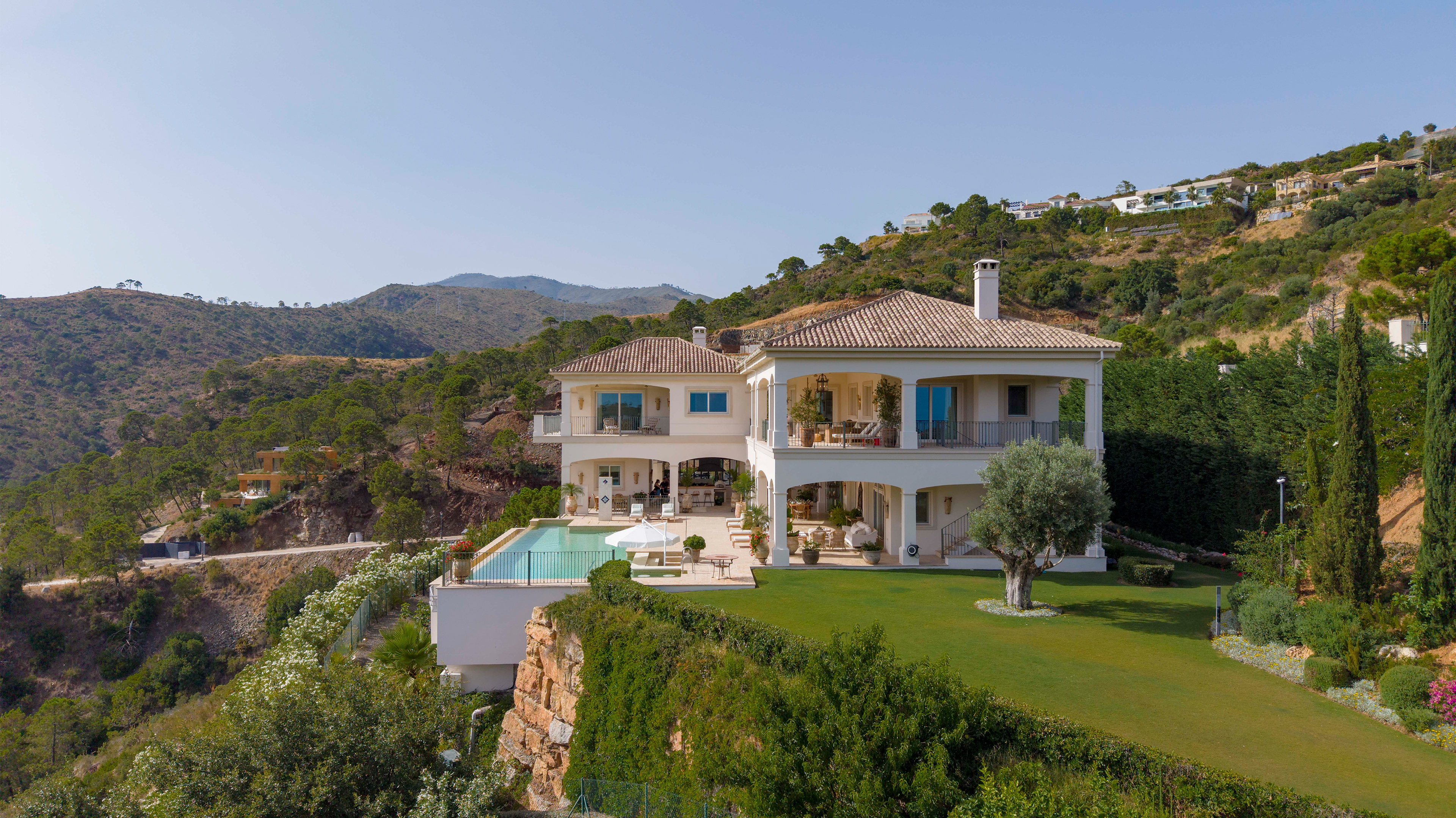 Casa Colina: Turnkey Villa with Panoramic Sea & Mountain Views in a Gated Community