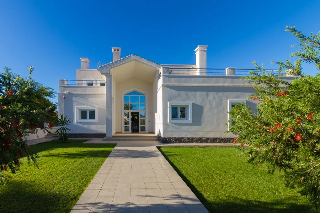 Stunnig frontline luxury villa