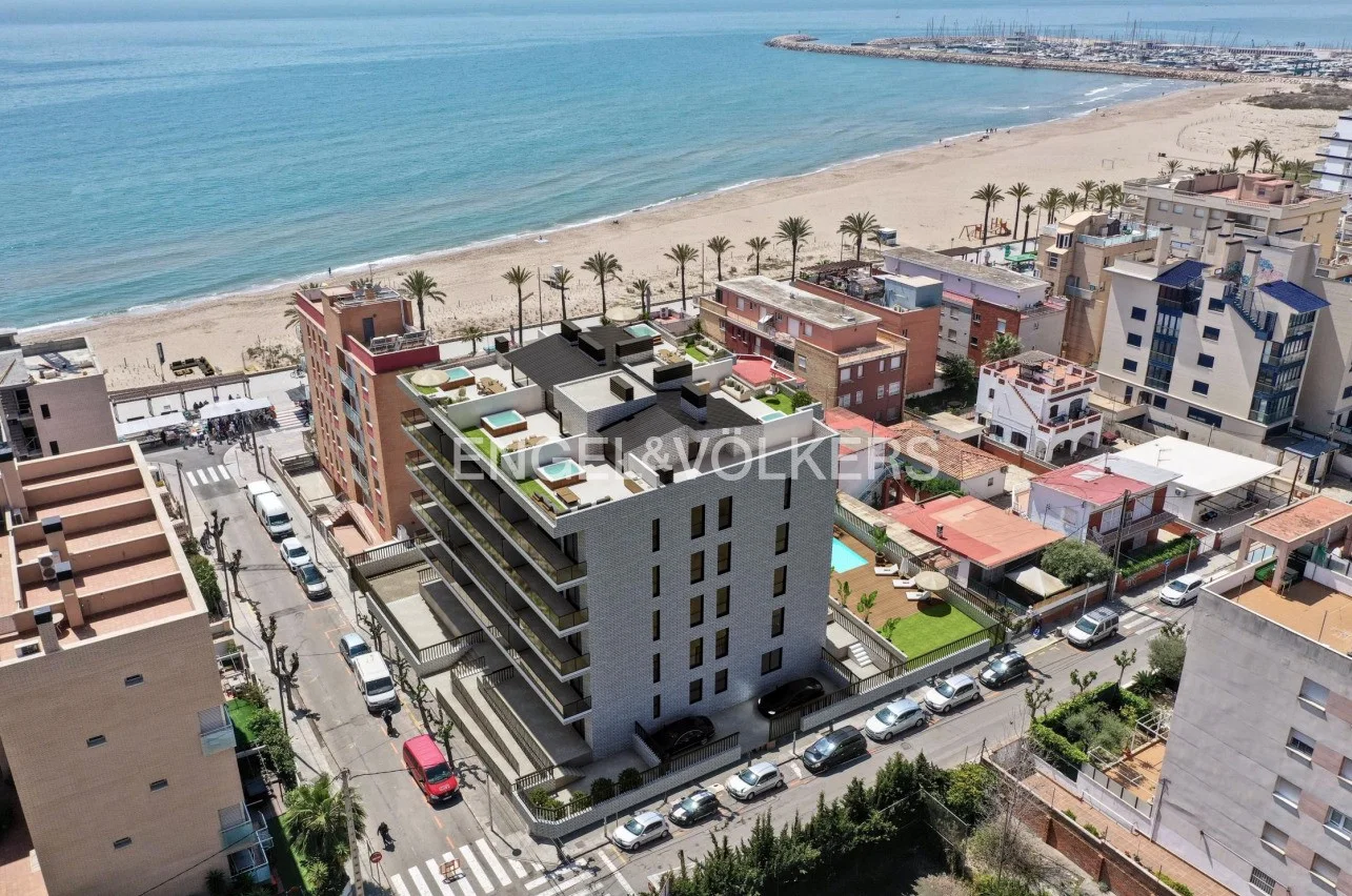 Apartment seafront with fantastic sea views