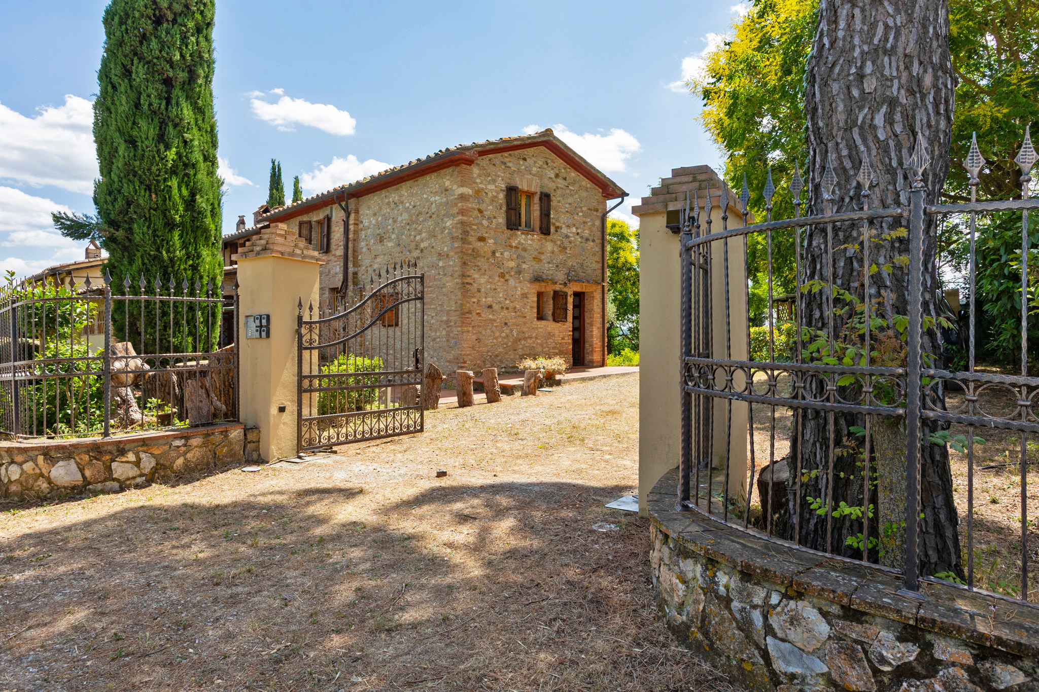 Michelangelo – The charm of the countryside just steps from San Gimignano