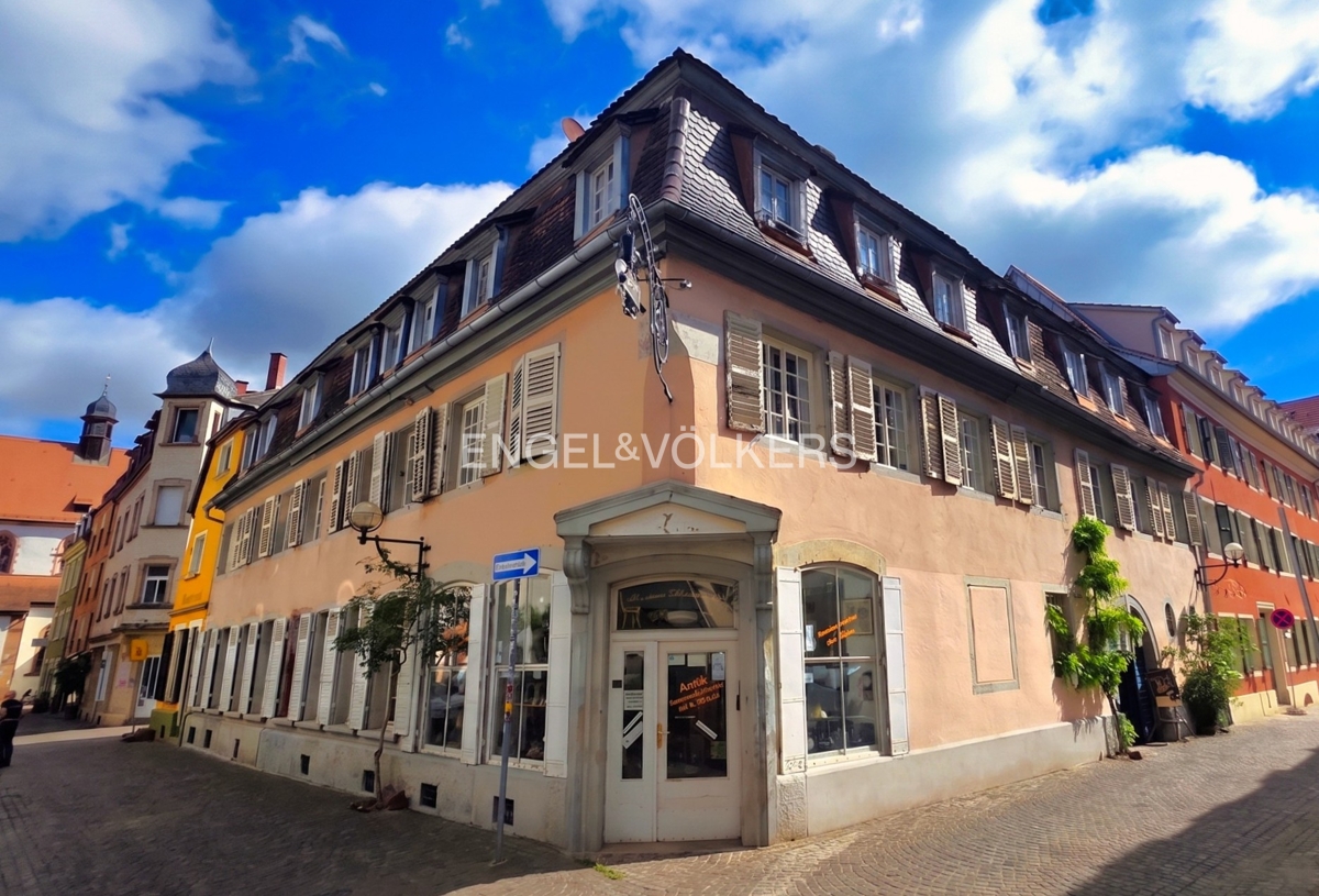 Einzeldenkmal als Vierseithof im Herzen von Landau