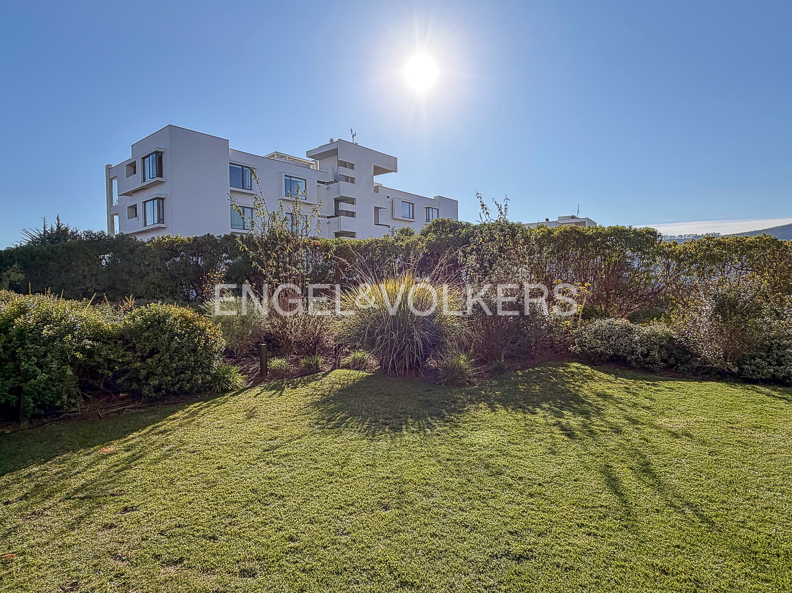 Gran departamento de 3 pisos y jardín, Marbella