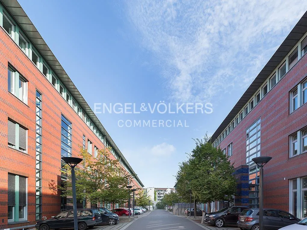 Historisches Gebäudeensemble: Flexible Büroflächen in Tegel