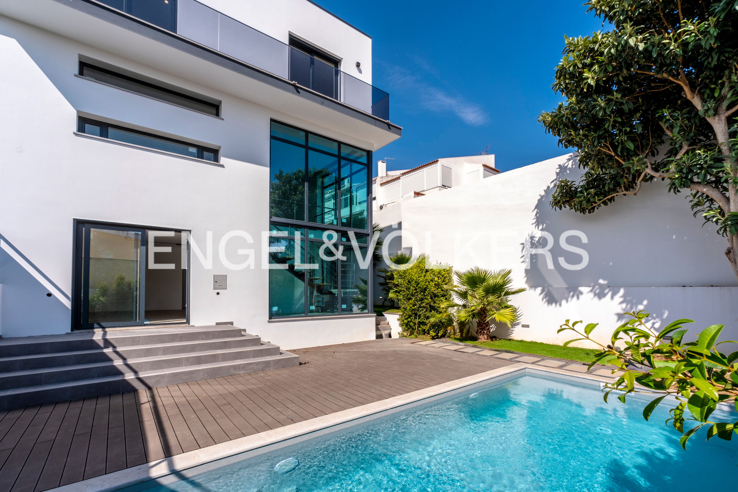 Villa on a Quiet Square in Alcabideche, Cascais