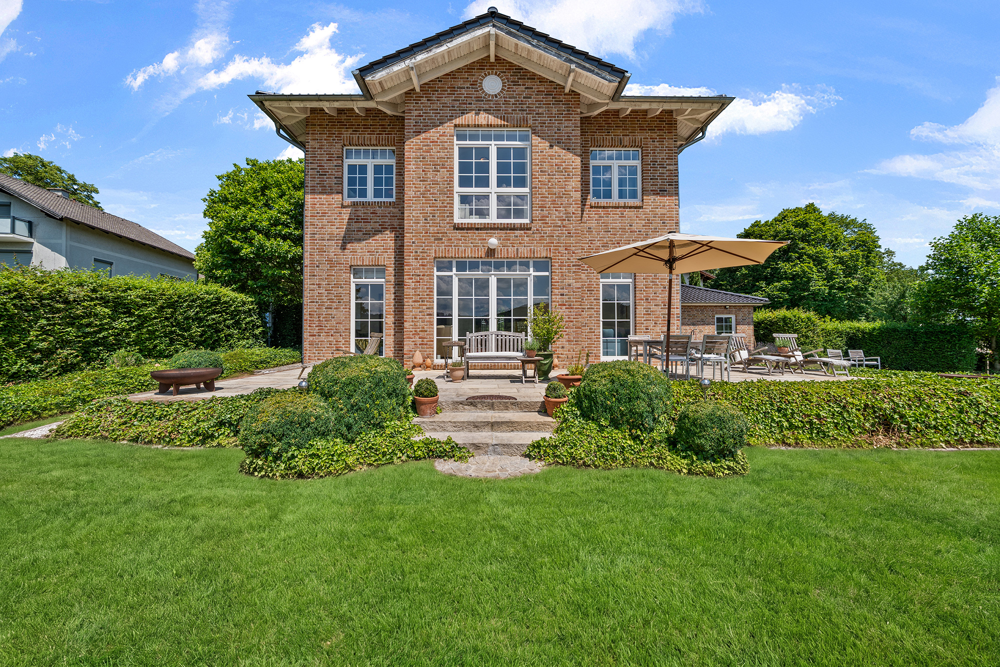 English cottage meets the Wienerwald: Feng Shui harmony in a gentle hillside setting