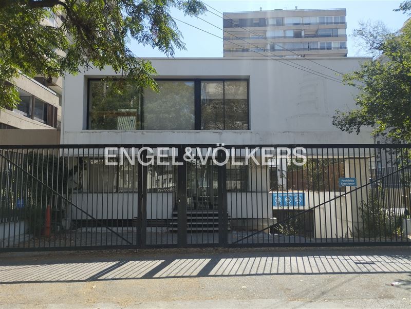 Arriendo casa comercial en El Golf
