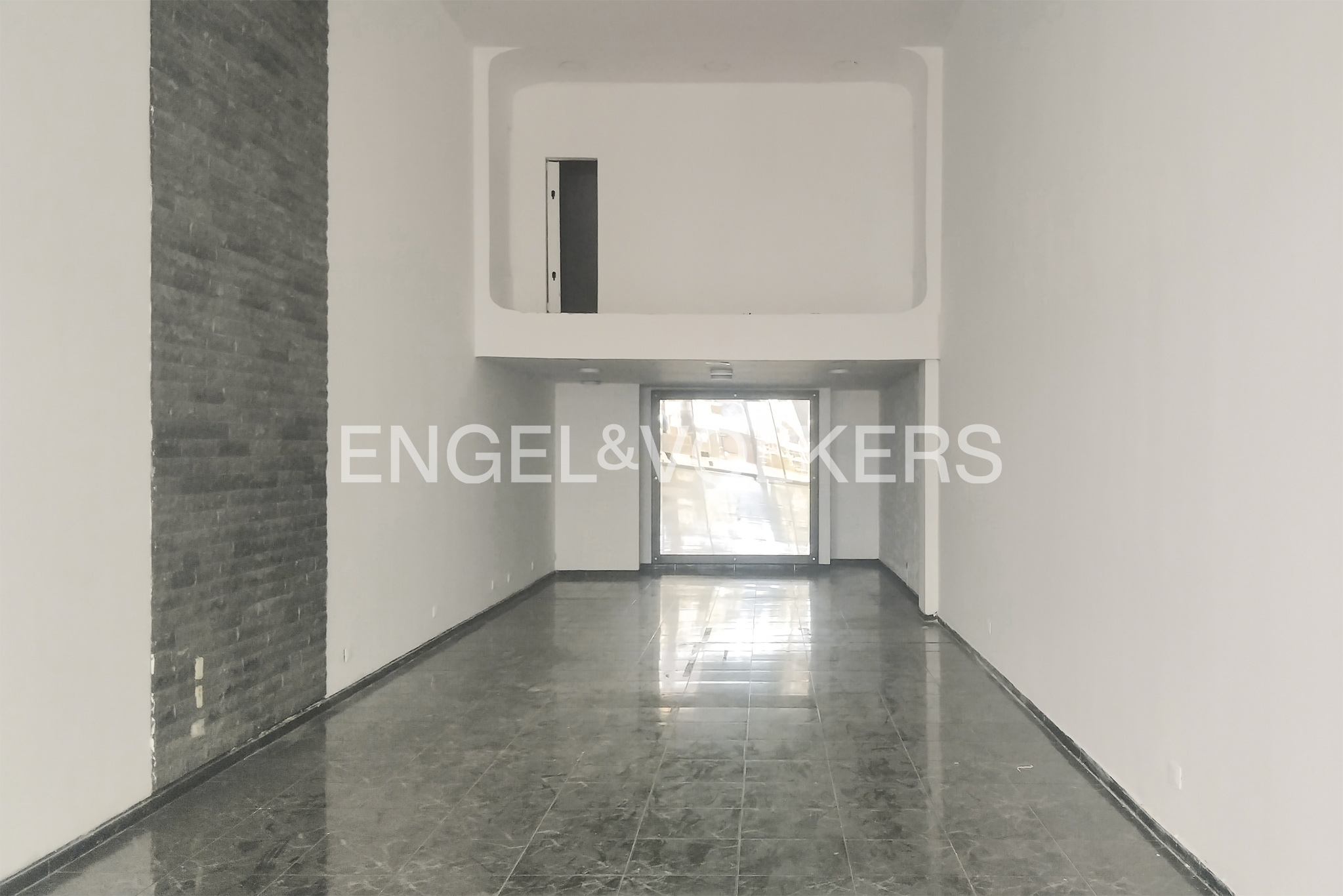 Arriendo local en Unicentro de 74m2 en 2do piso