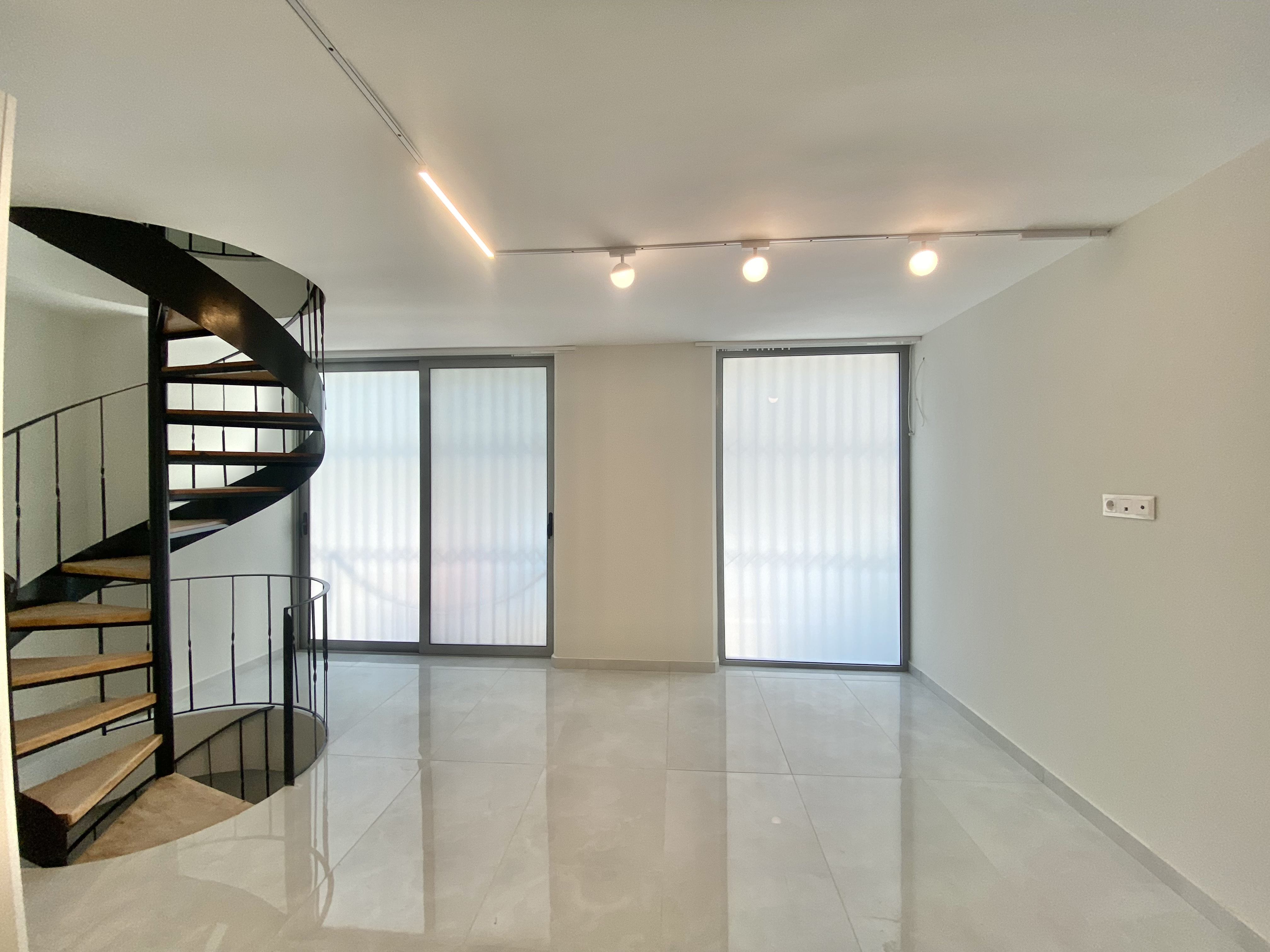 Excellent loft with minimal aesthetics in a prime location