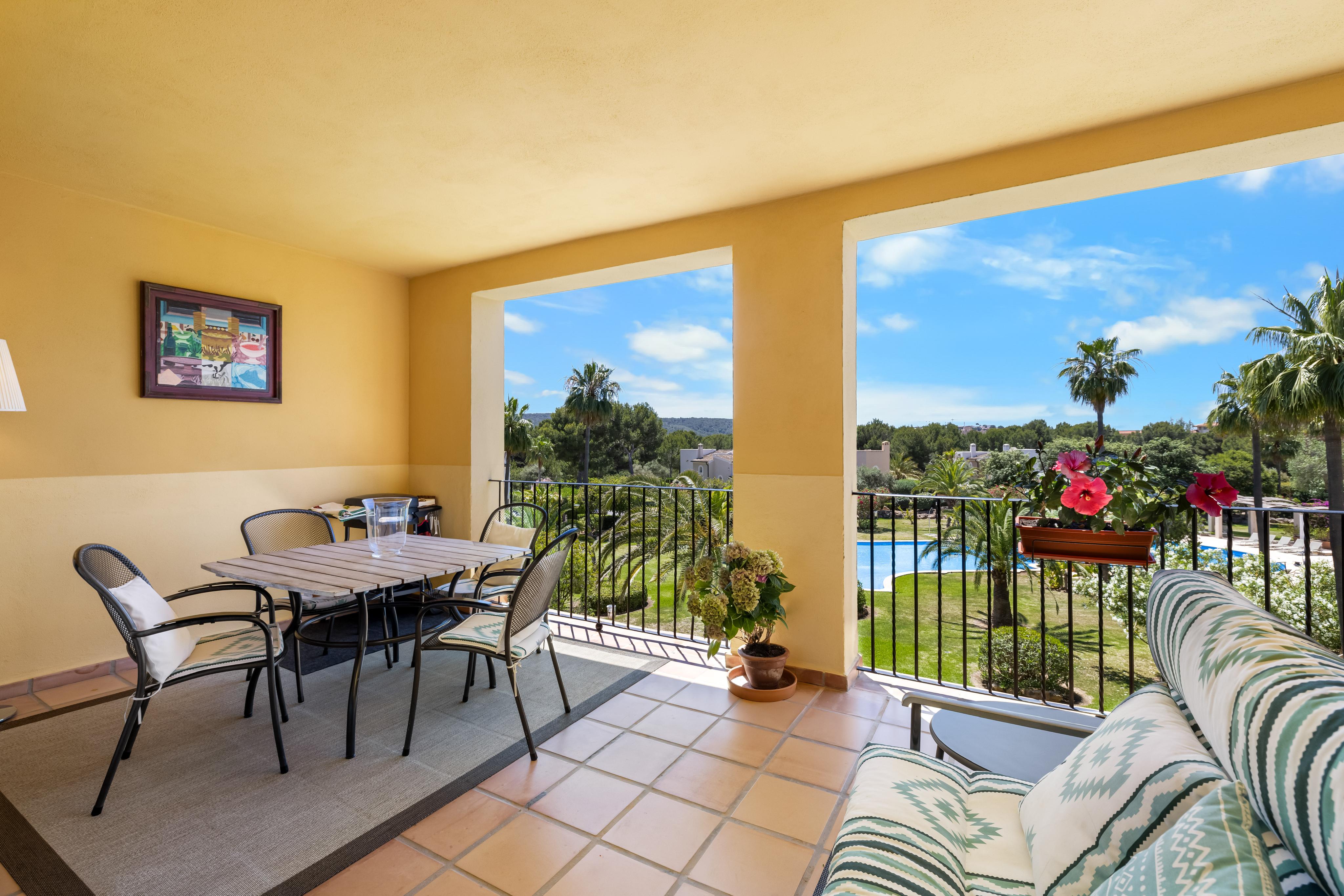 South-facing apartment in popular residential complex in Nova Santa Ponsa