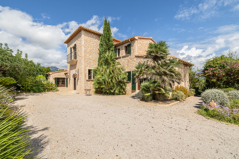 Authentic Mallorcan country house with wonderful views
