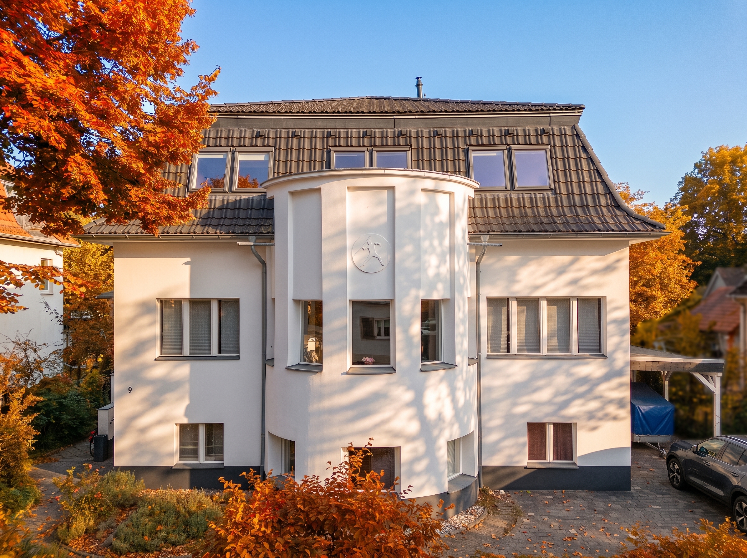 Großzügige Villa aus den 30er Jahren mit Einliegerwohnung im beliebten Musikerviertel von Babelsberg [AI-modified]