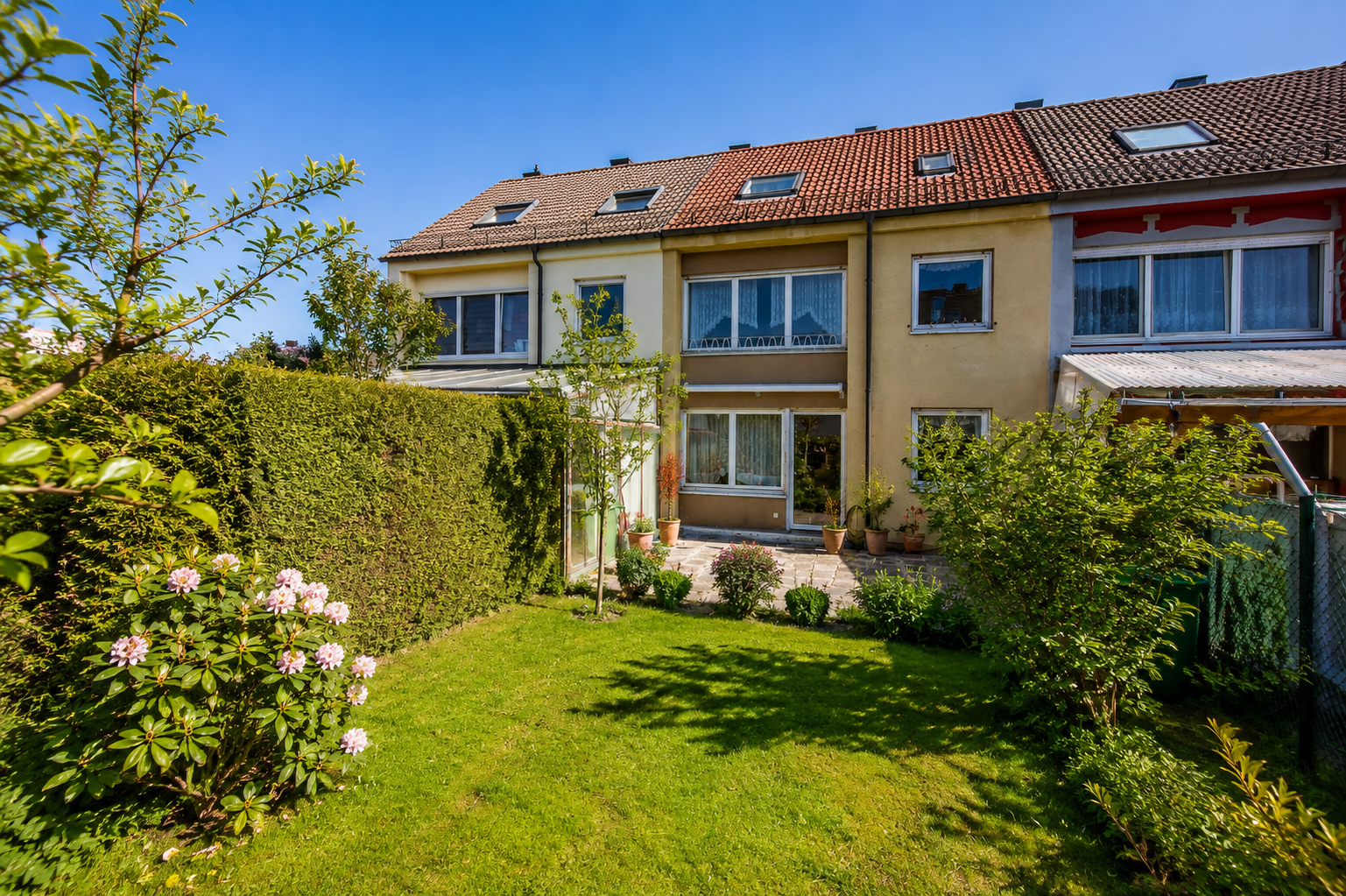 Charmantes Reihenmittelhaus mit Entwicklungsmöglichkeiten in familiärer Lage