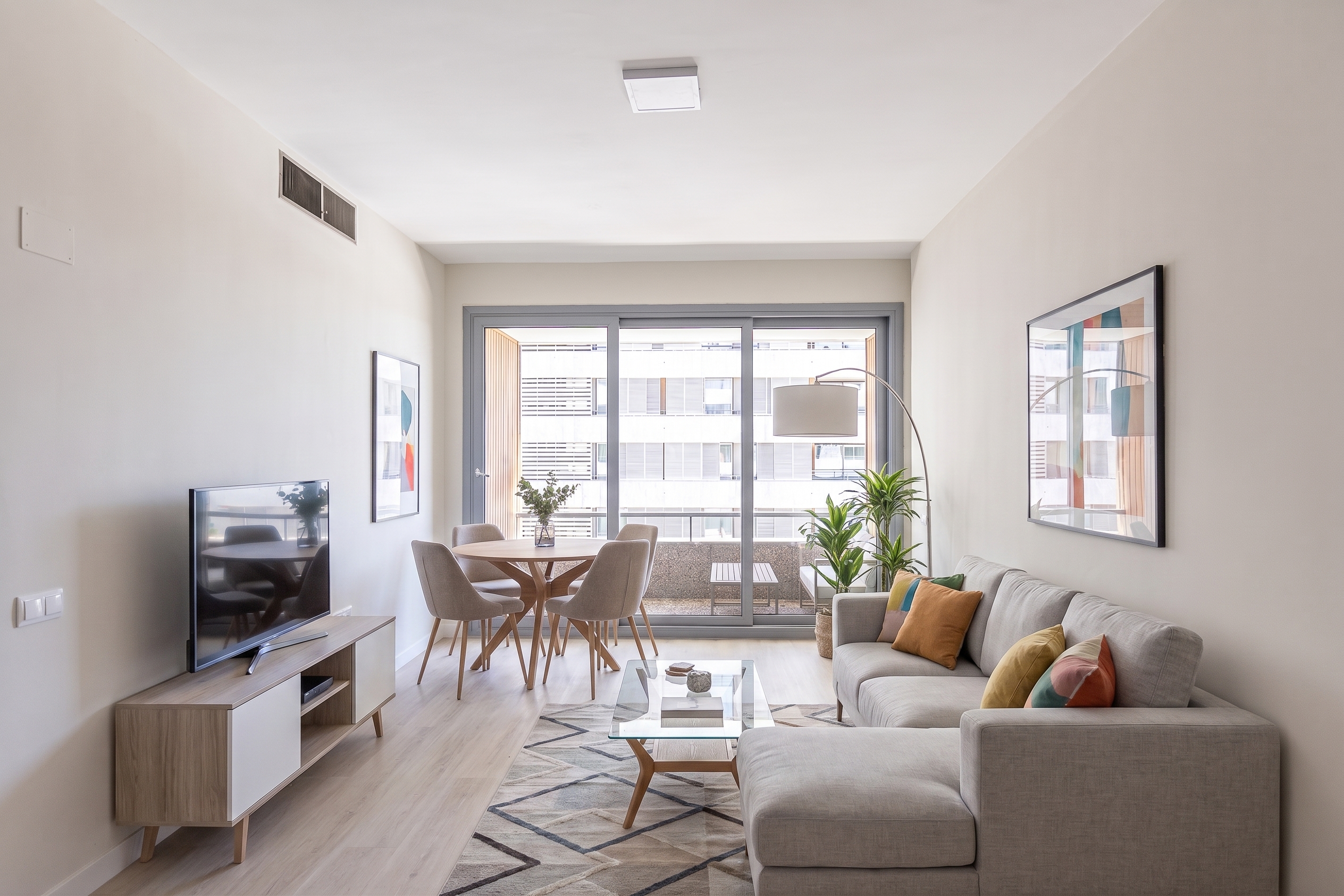 Descubre lujo sereno en Chamartín, Madrid: piso de 1 dormitorio, muy luminoso con terraza. Sin amueblar