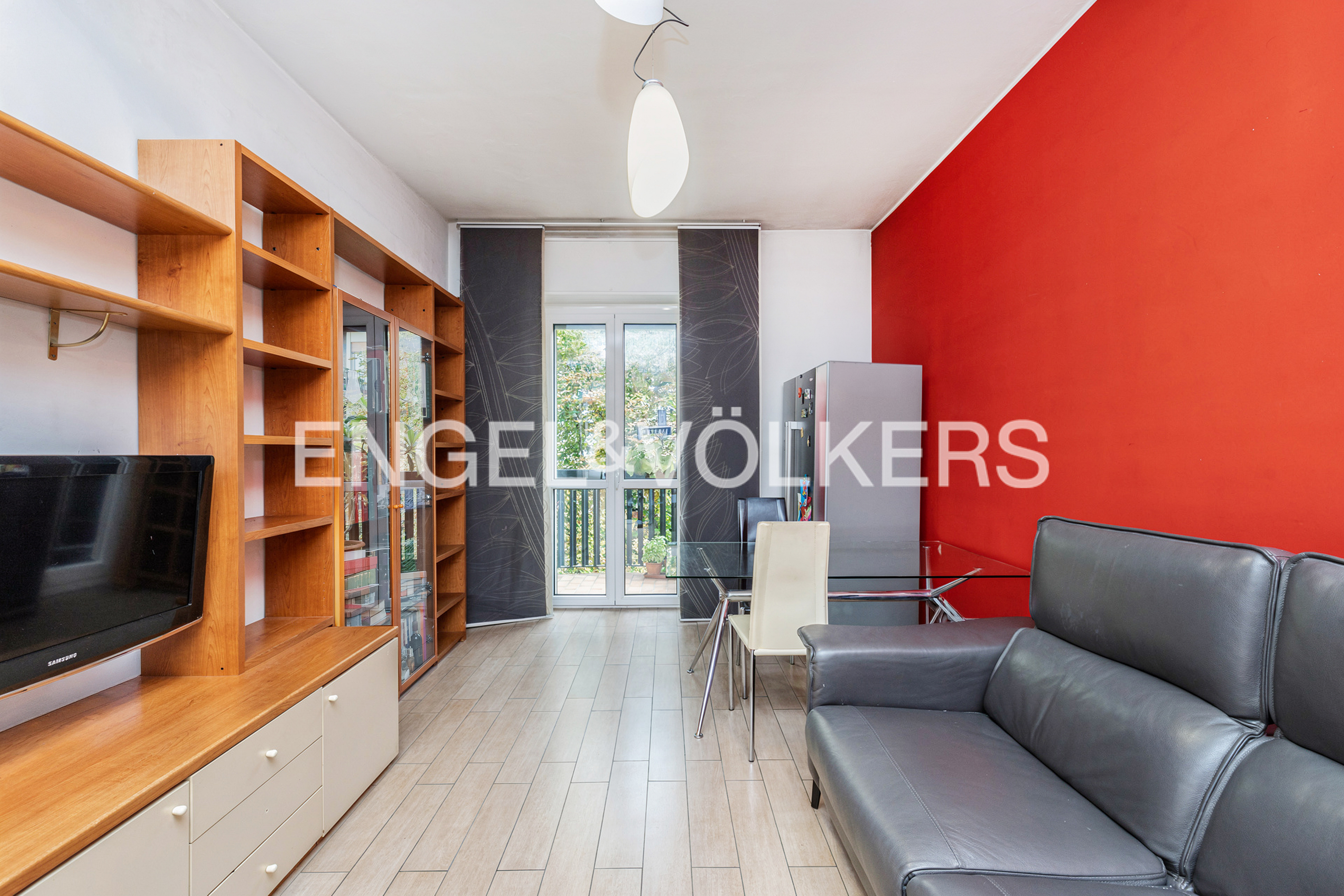 Bright three-room apartment, two balconies, garage and cellar in Sesto San Giovanni