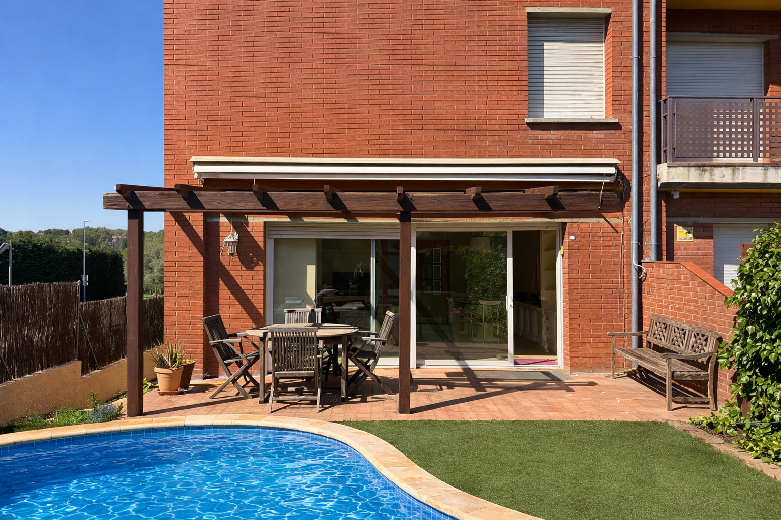 Townhouse with Pool in Montilivi