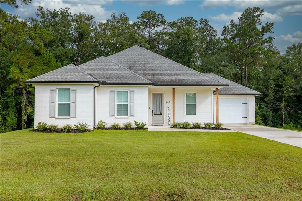 Like-New Beauty in Pearl River Trace on an Oversized Lot!