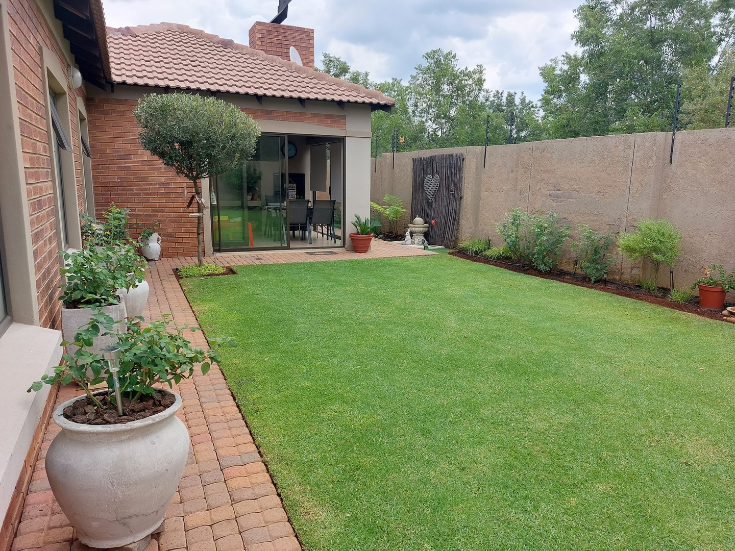 3 Bedroom house to rent in Security Complex