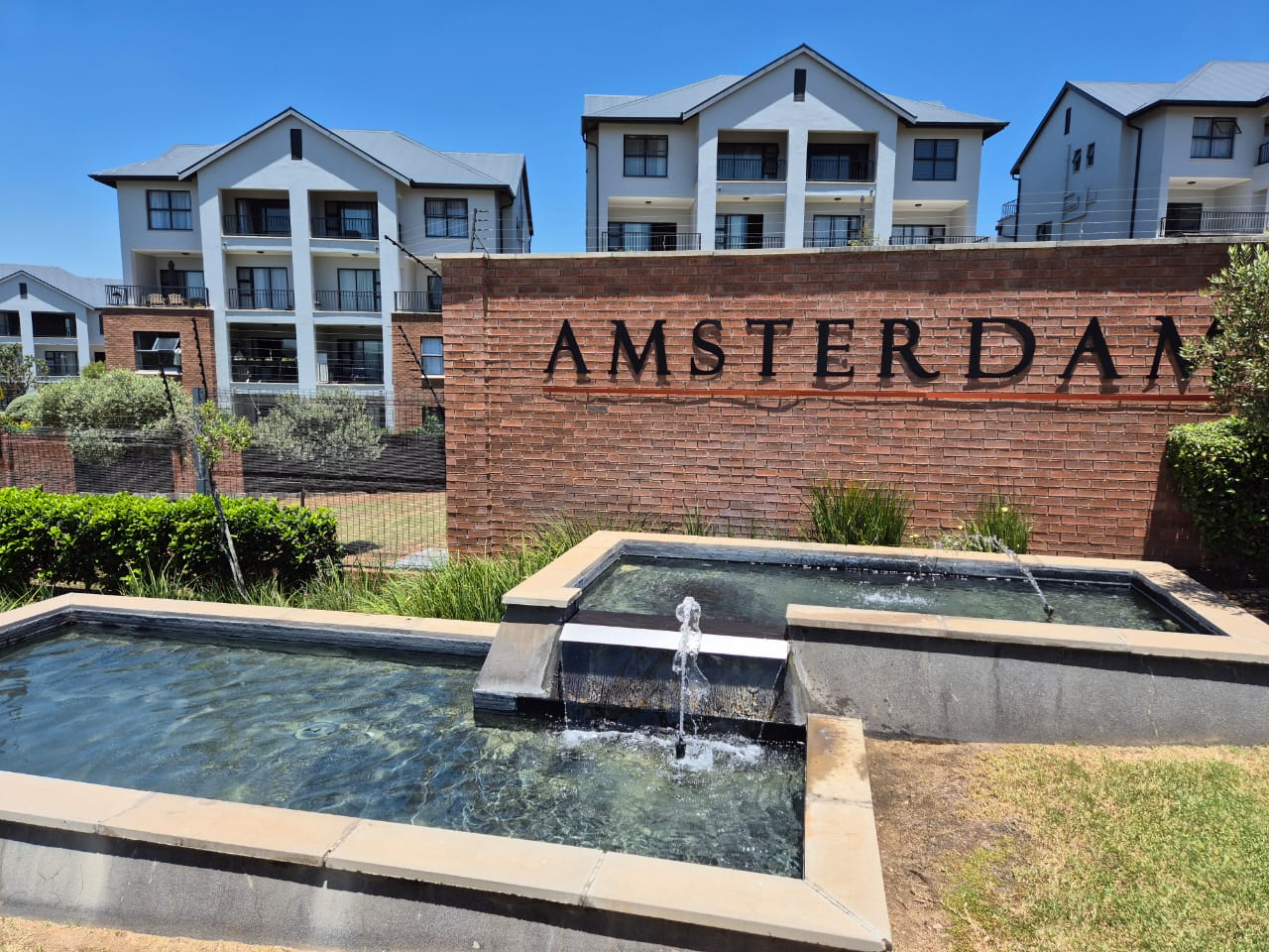 Modern 3-bedrooms garden apartment for rent in Amsterdam, Olivedale!