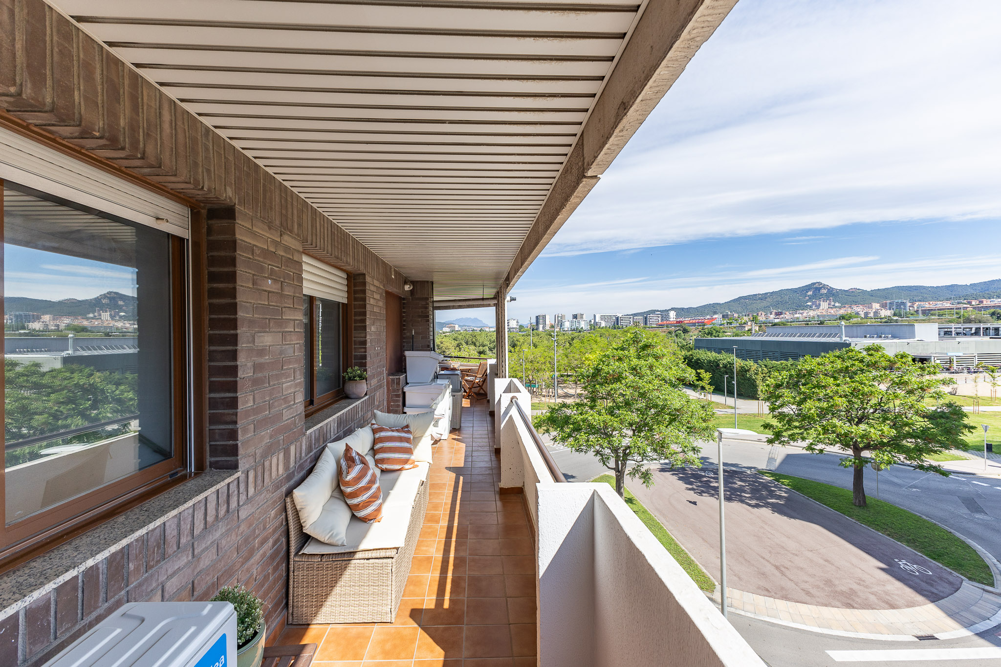 Exclusive flat with green views and pool